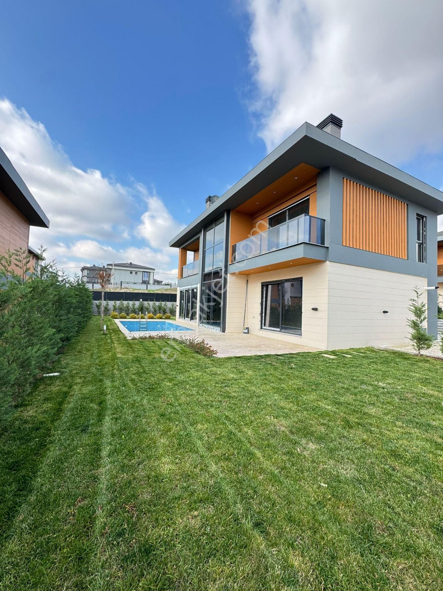 Çorlu Önerlerde Müstakil Havuzlu Satılık Lüks 4+1 Villa - Görsel 12