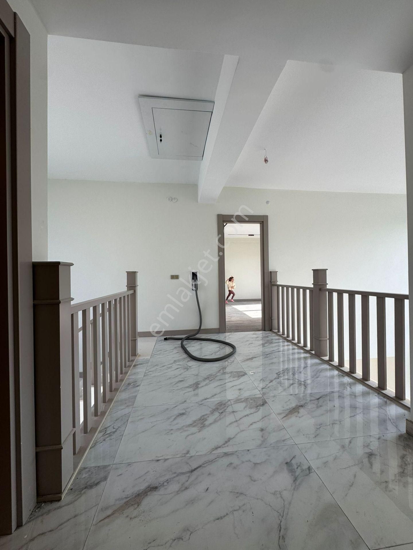 Çorlu Önerlerde Müstakil Havuzlu Satılık Lüks 4+1 Villa - Görsel 27