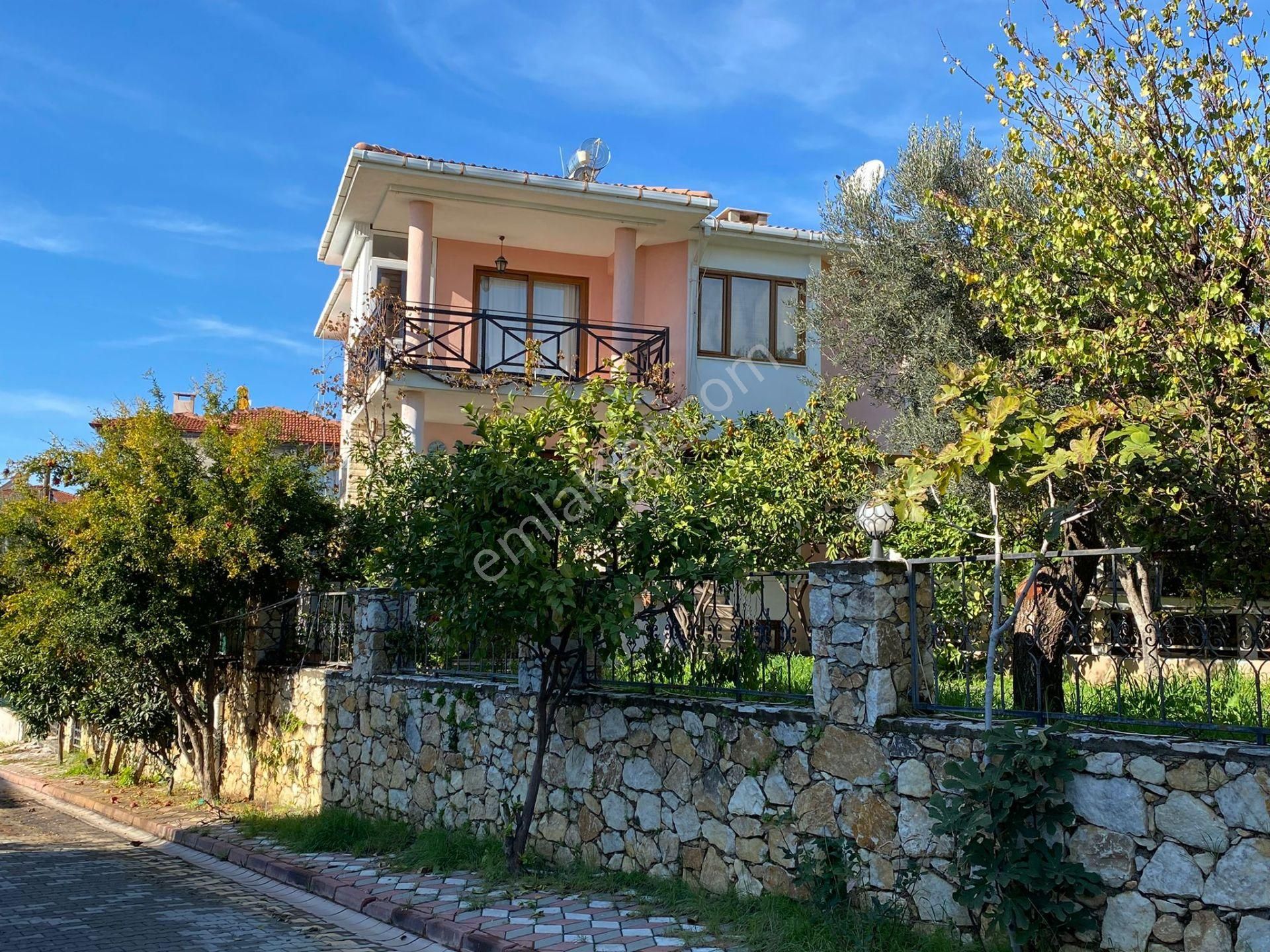 Altınoluk İlkbahar'dan Şehir İçinde Elit Mevkiide 350m² Arsa İçinde 7+2 Müstakil Köşe Villa - Görsel 7