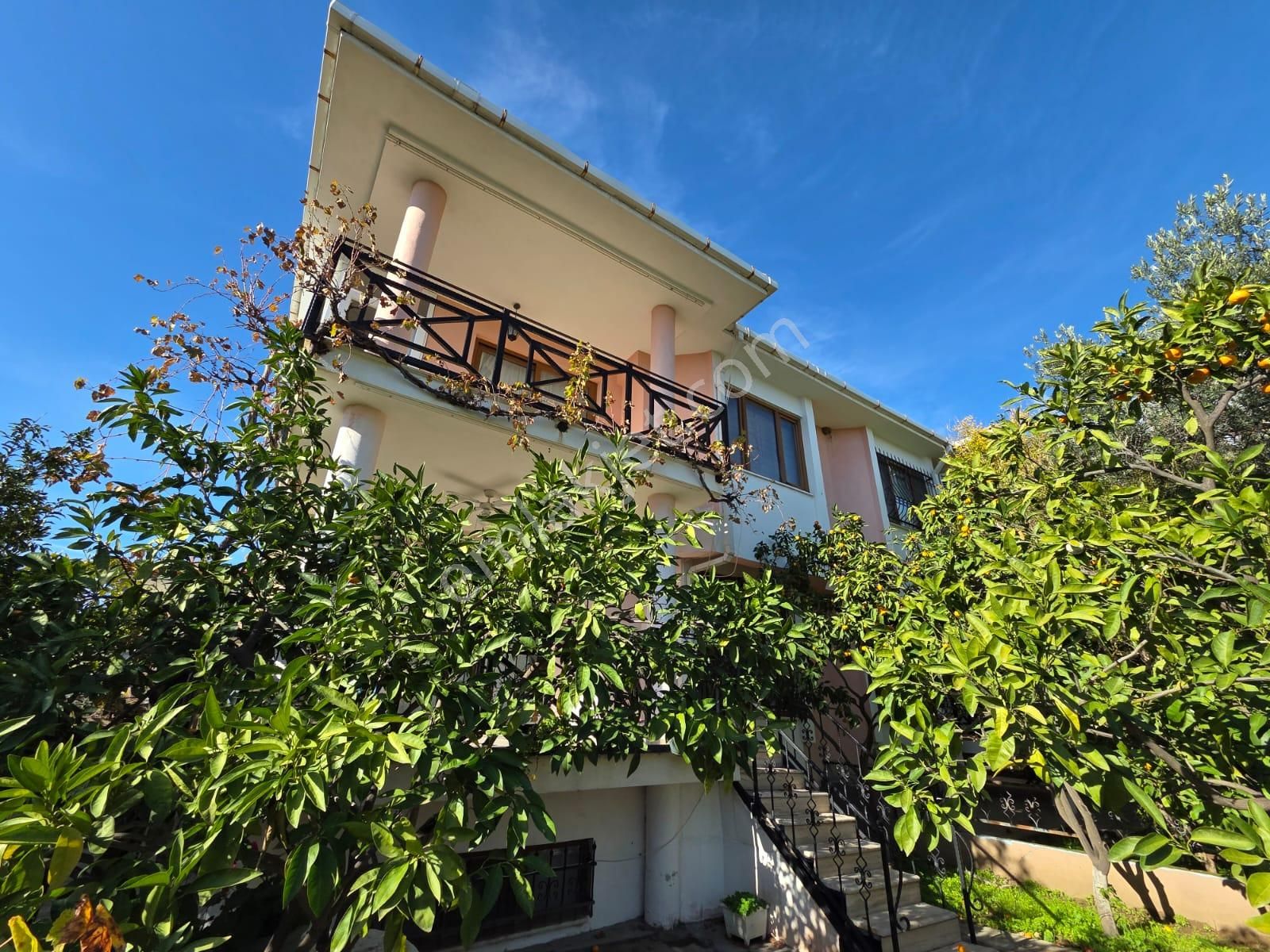 Altınoluk İlkbahar'dan Şehir İçinde Elit Mevkiide 350m² Arsa İçinde 7+2 Müstakil Köşe Villa - Görsel 14