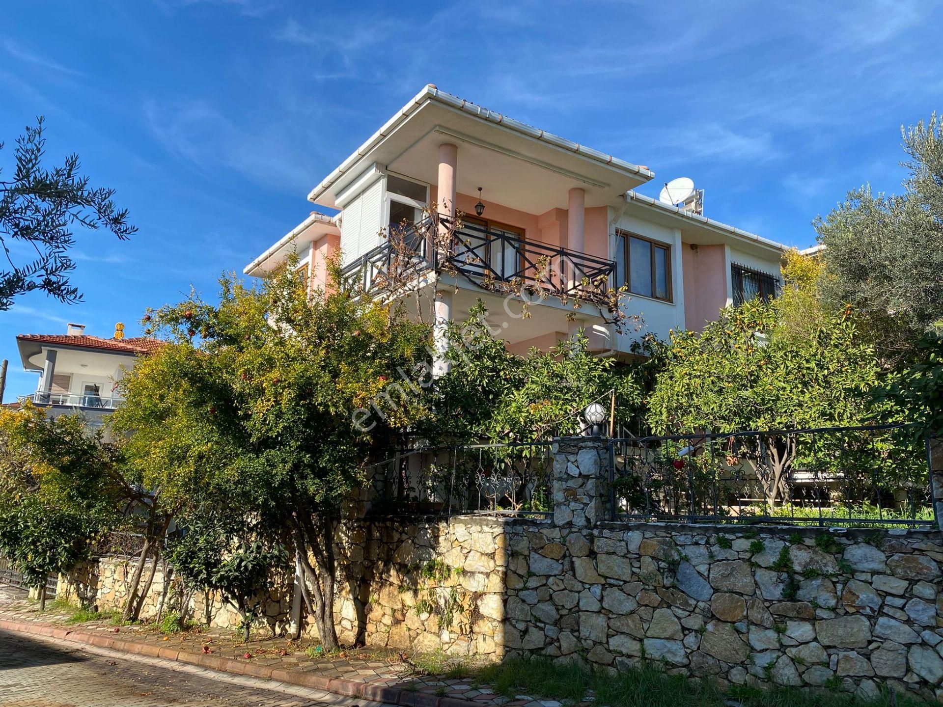 Altınoluk İlkbahar'dan Şehir İçinde Elit Mevkiide 350m² Arsa İçinde 7+2 Müstakil Köşe Villa - Görsel 8