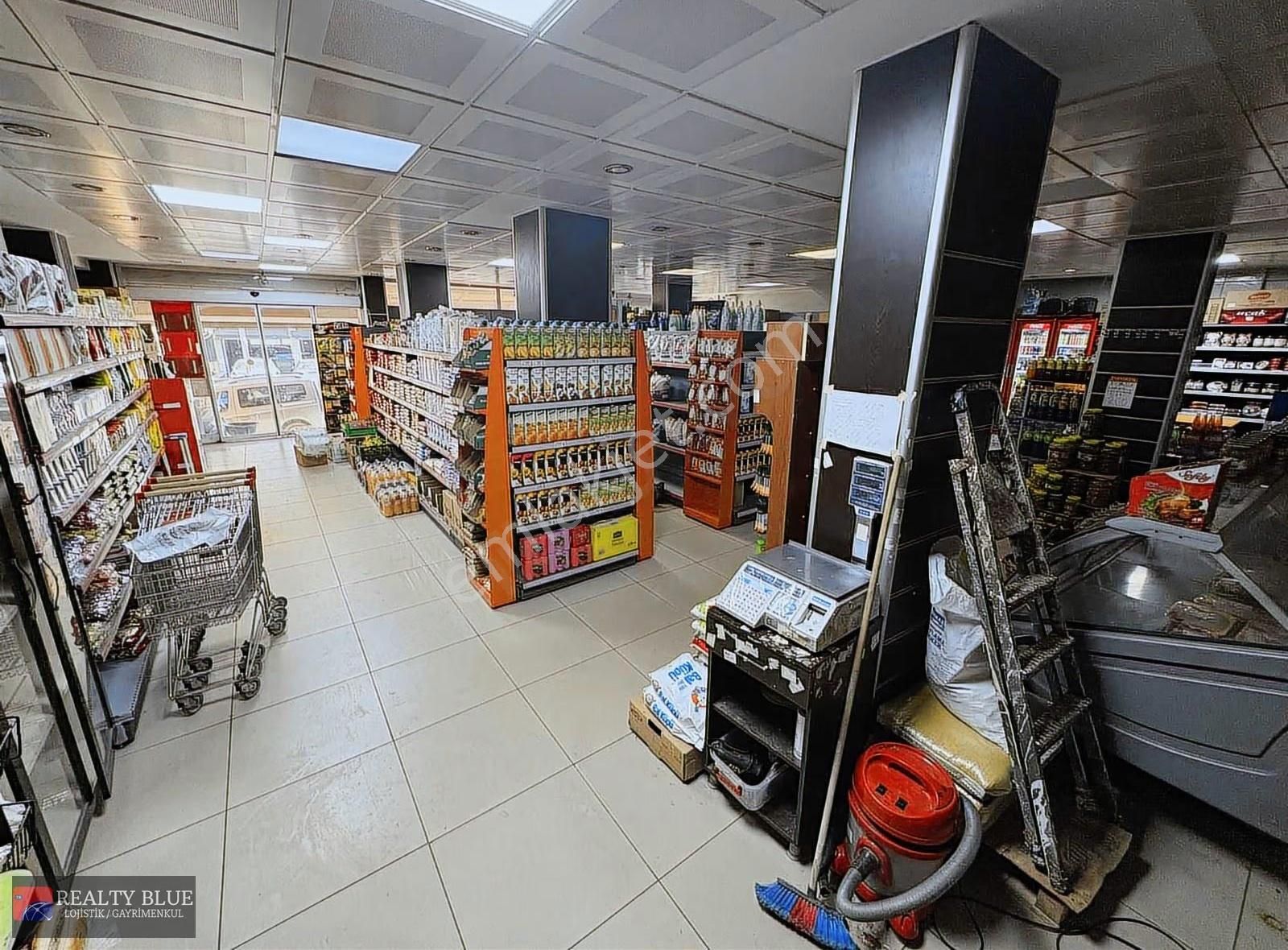 Sultanbeyli Mehmet Akif Mah Kiralık 180m Düz Giriş Dükkan