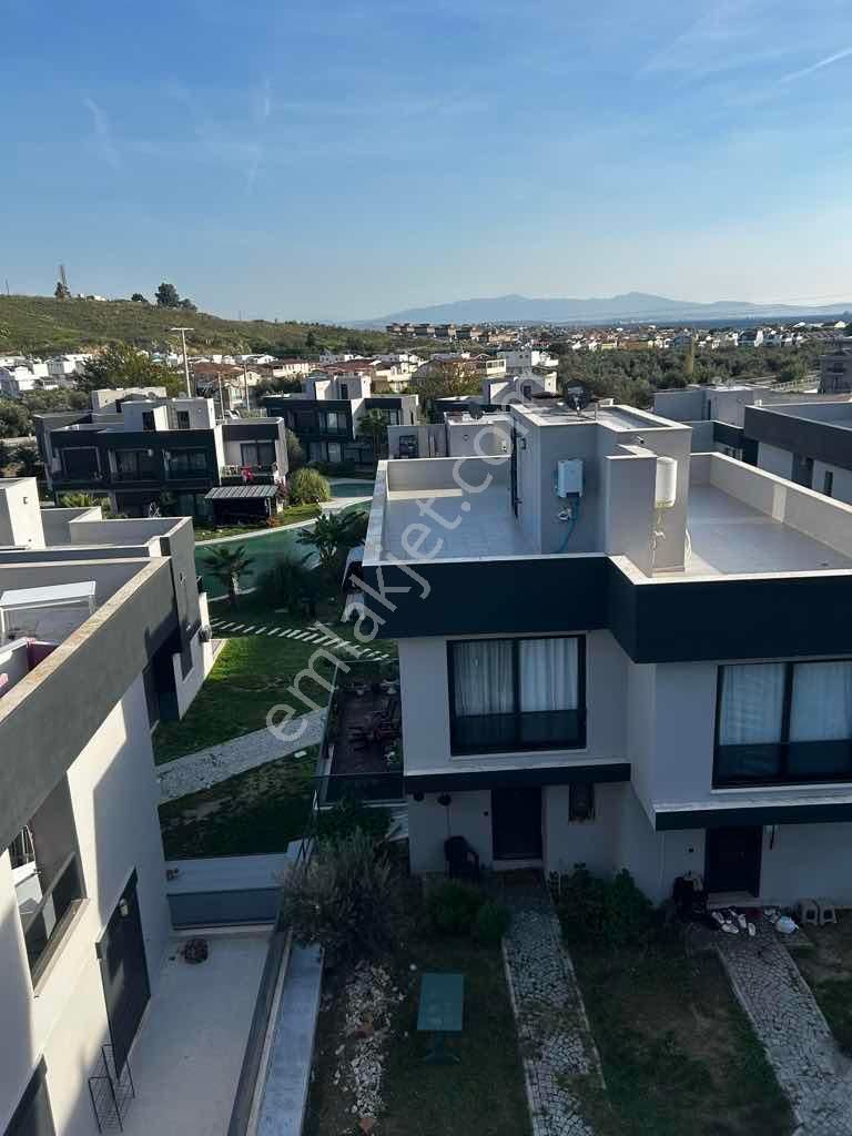 Çandarlı Bağyeri Evleri Sitesinde Ortak Havuzlu Tripleks Villa - Görsel 8