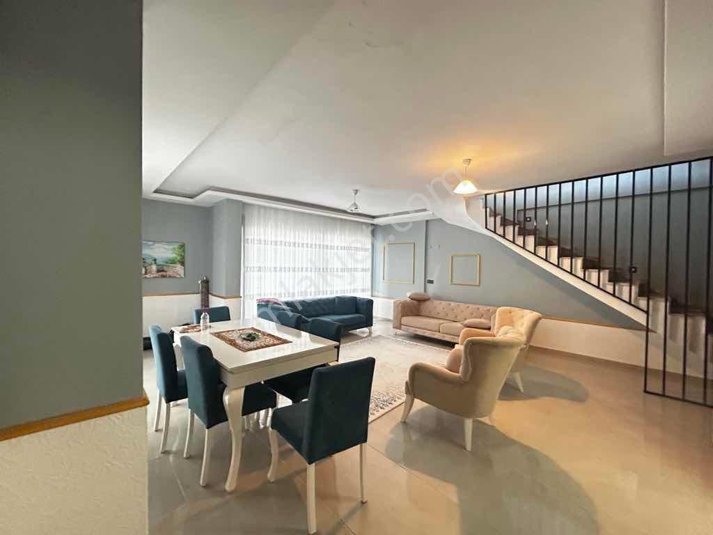 Çandarlı Bağyeri Evleri Sitesinde Ortak Havuzlu Tripleks Villa - Görsel 16