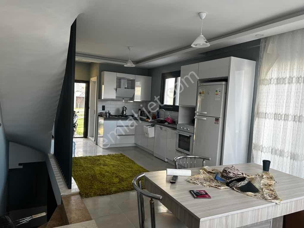 Çandarlı Bağyeri Evleri Sitesinde Ortak Havuzlu Tripleks Villa - Görsel 10