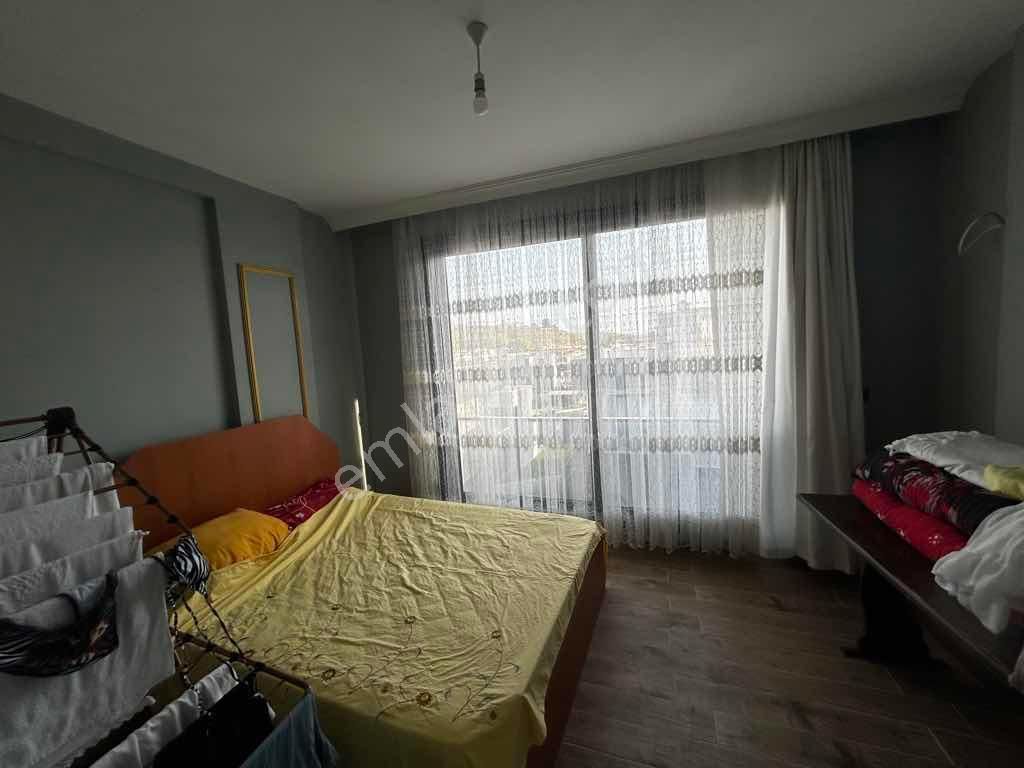 Çandarlı Bağyeri Evleri Sitesinde Ortak Havuzlu Tripleks Villa - Görsel 5