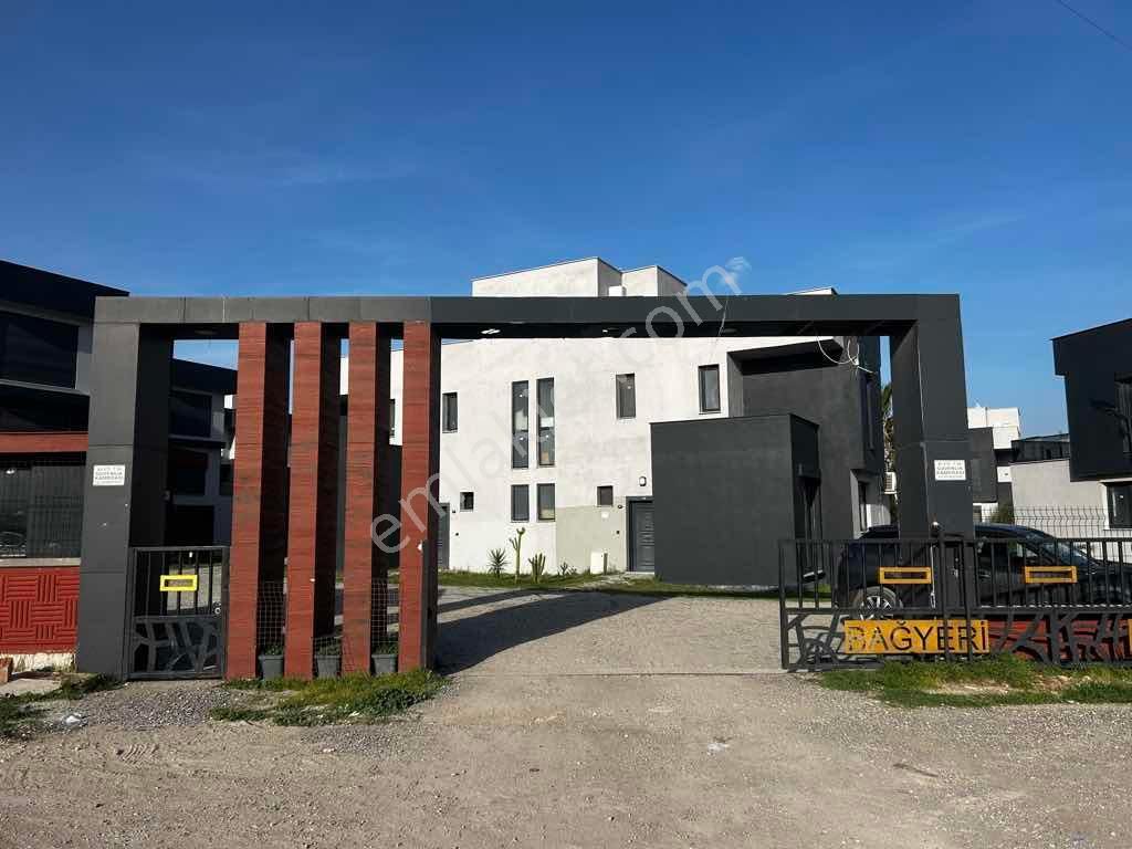 Çandarlı Bağyeri Evleri Sitesinde Ortak Havuzlu Tripleks Villa - Görsel 12