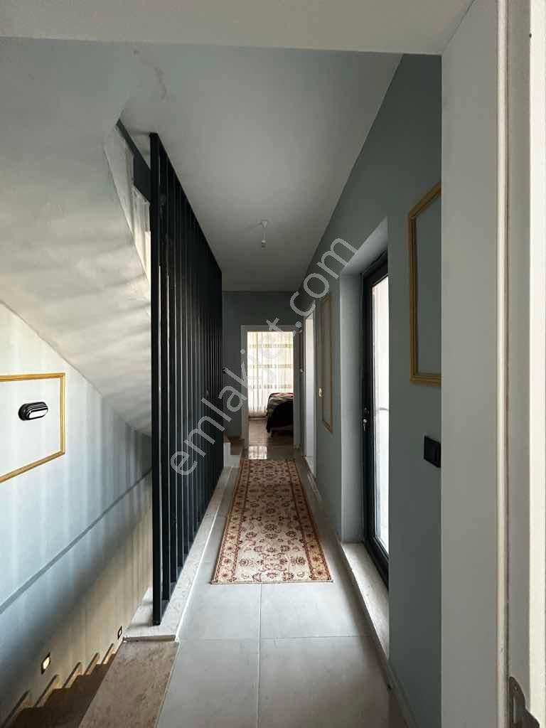 Çandarlı Bağyeri Evleri Sitesinde Ortak Havuzlu Tripleks Villa - Görsel 2