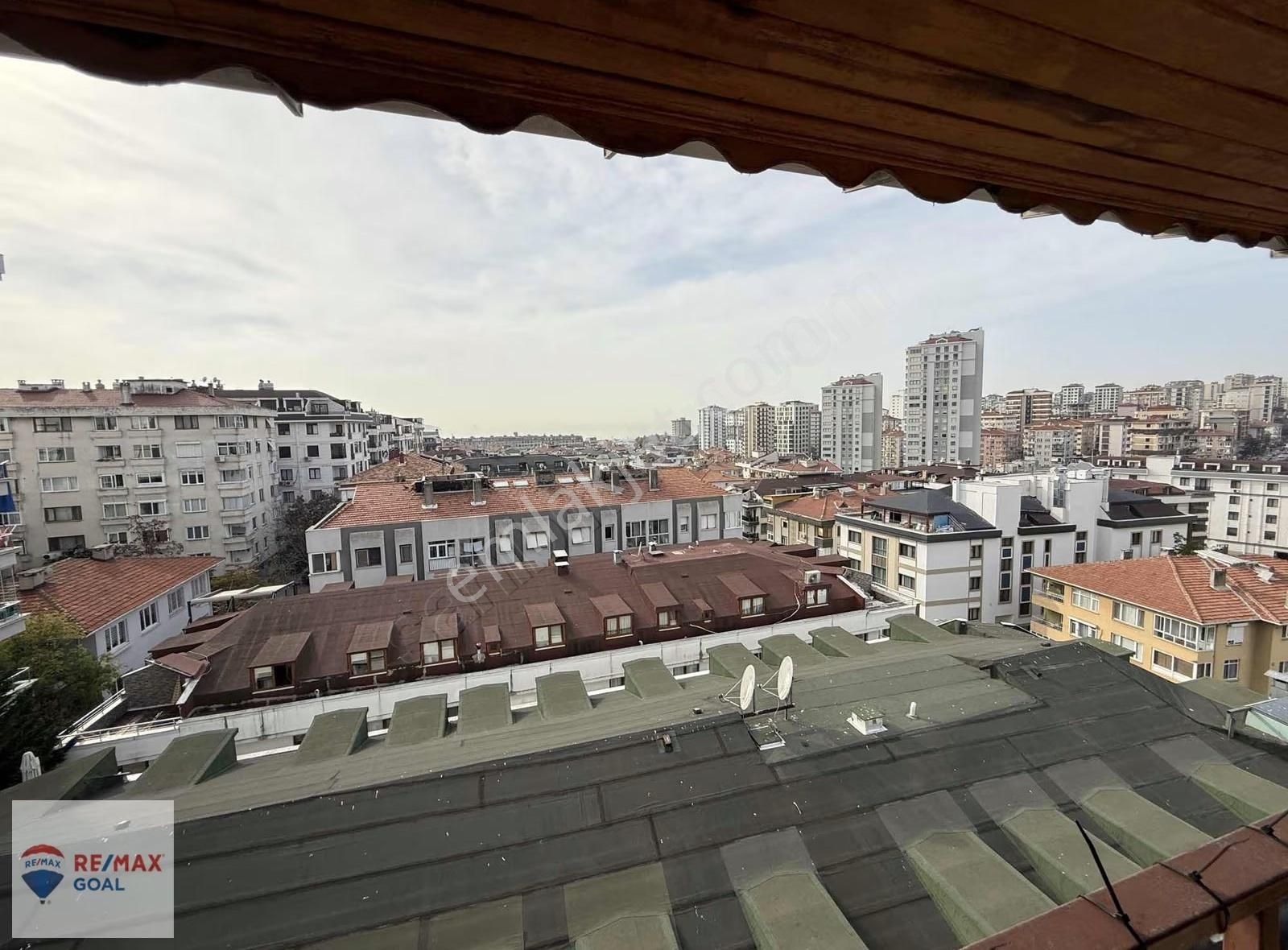 Cadde' Ye Yakın Deniz Manzaralı Dubleks Daire