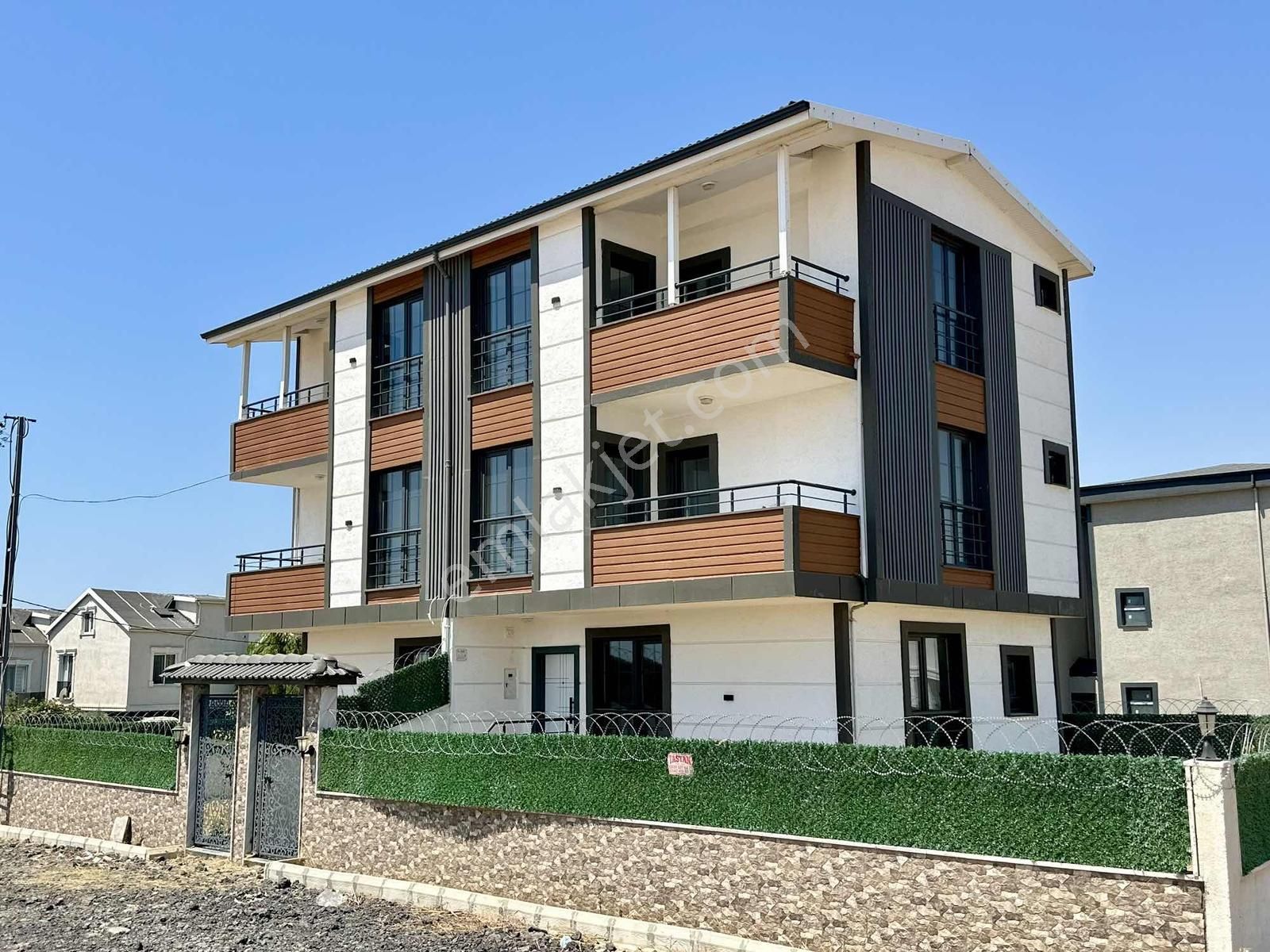 [kassel Yapı] Yeniçiftlik Merkezde - İskanlı-jakuzili-4+1 Villa