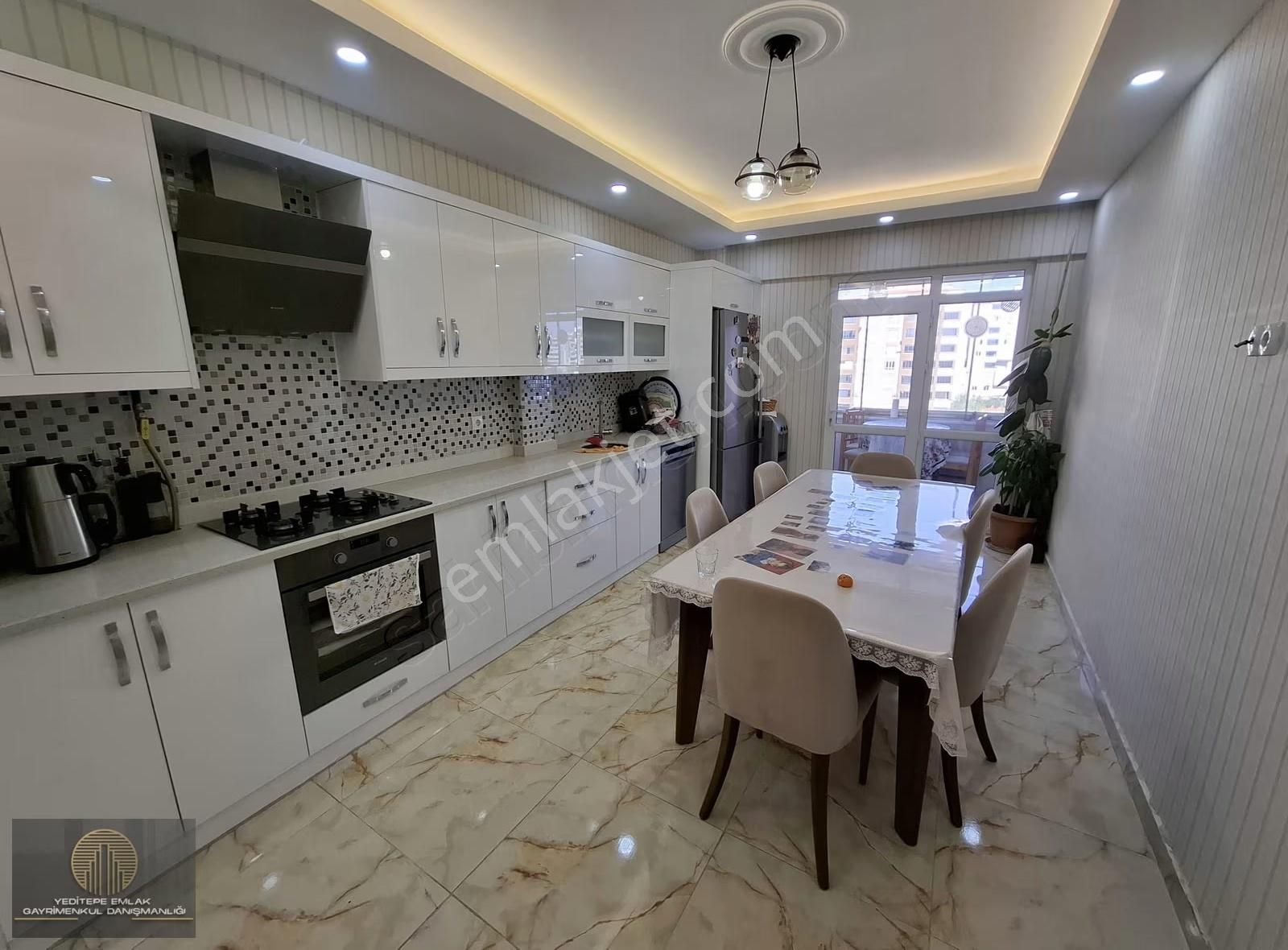 Yeditepe Emlak'tan Yatırımlık 4,5+1 Daire !!!!!!!!