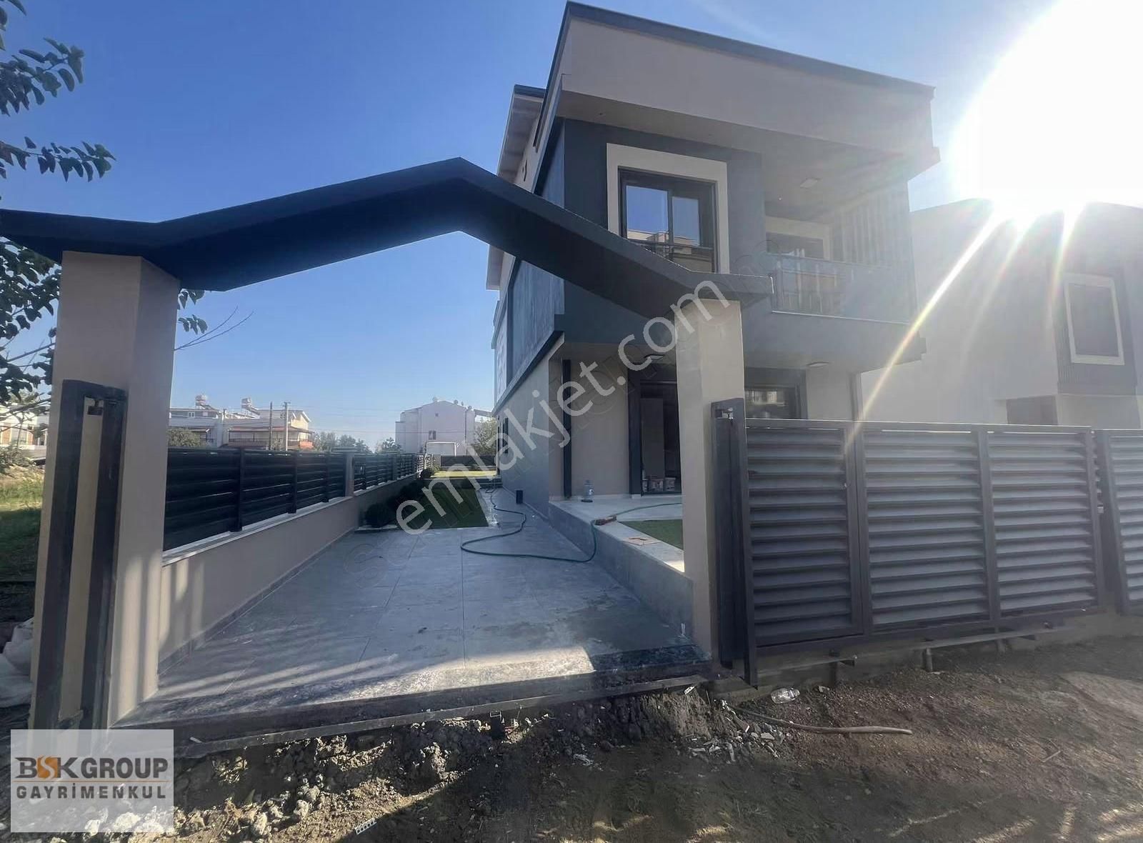 Bsk Group'dan Ultra Lüx Geniş Bahçeli Villa..!