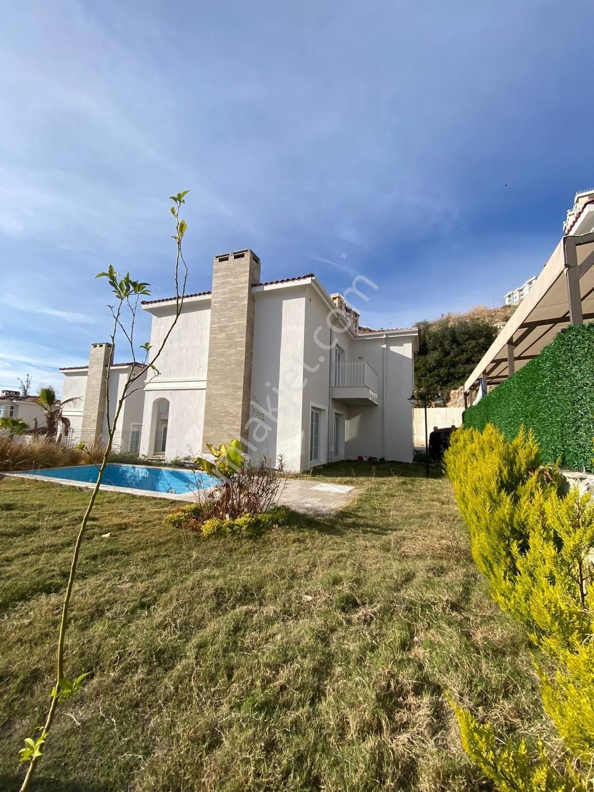 Kuşadası Satılık 4+1 Villa - Görsel 3