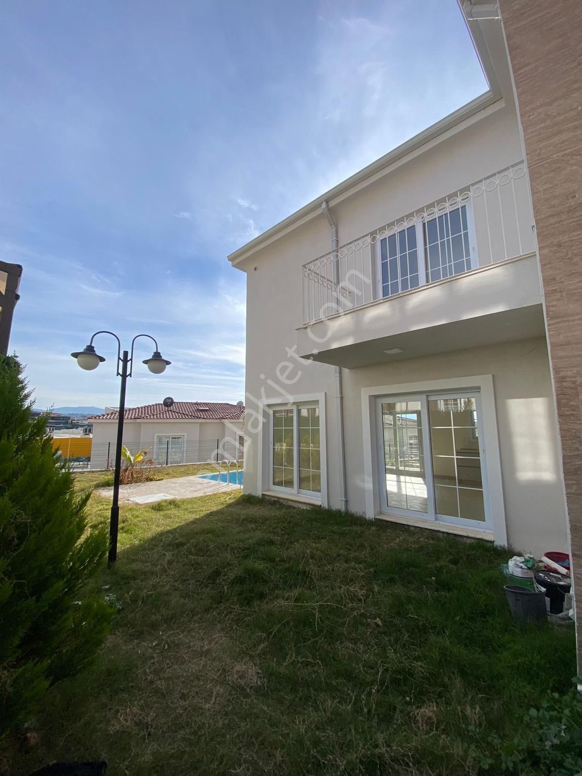Kuşadası Satılık 4+1 Villa