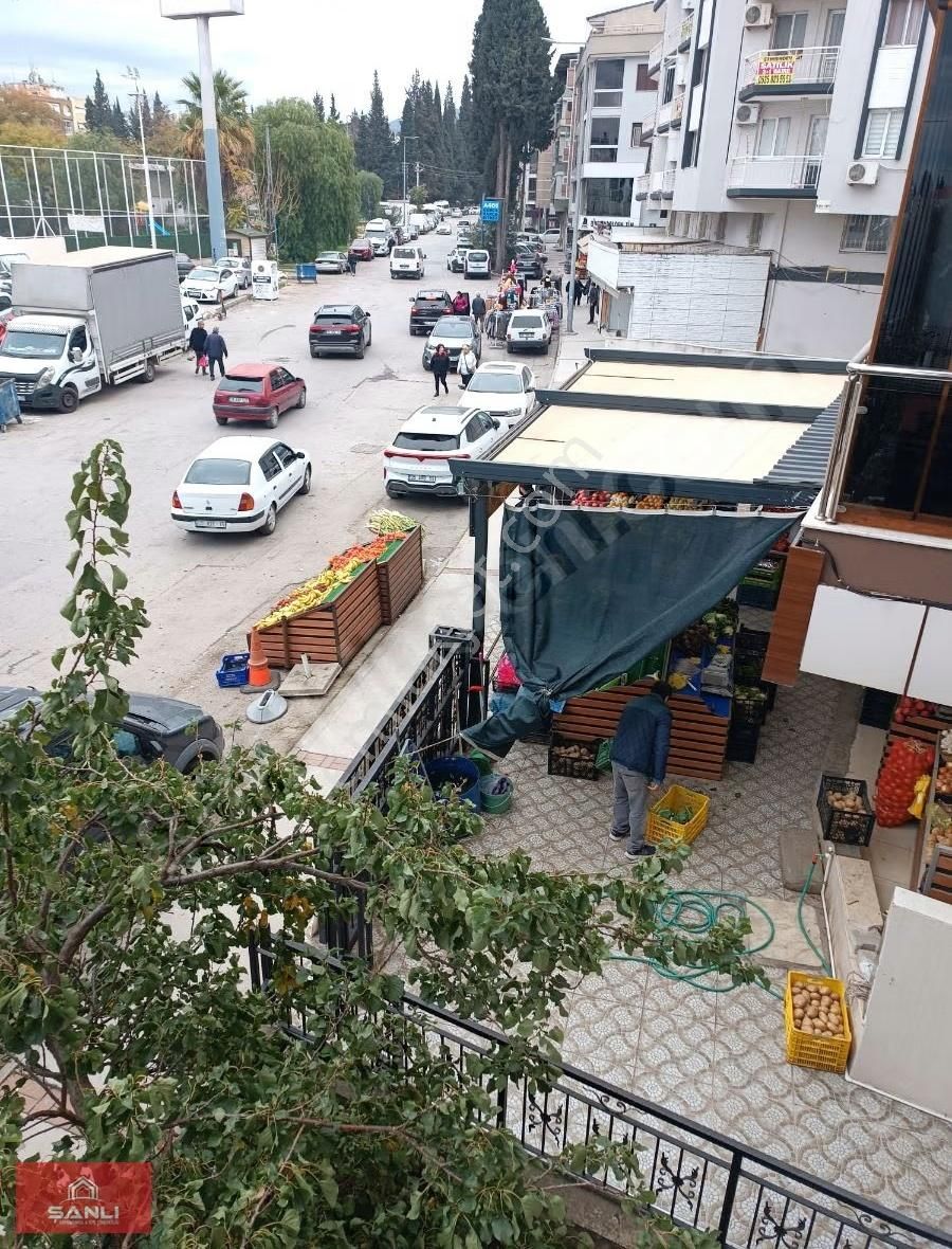 Buca Üçkuyular Pazaryeri, Halısaha Karşısı Kiralik Daire