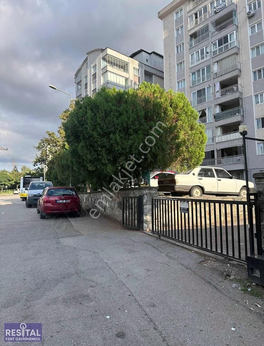 75. Yıl Mahallesinde Çimen Kaya Sitesinde 3+1 Satılık Daire