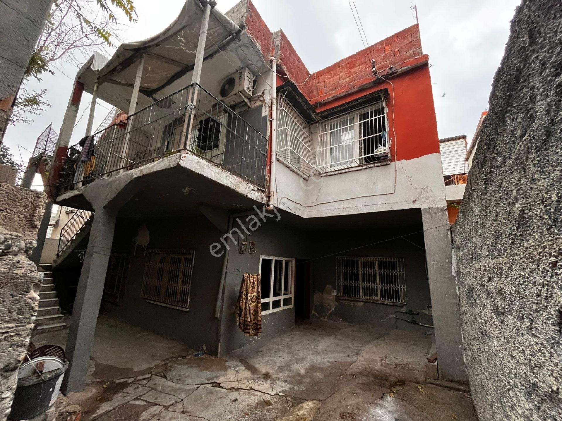 Şakirpaşa Onur Mh'de Caddeye Yakın