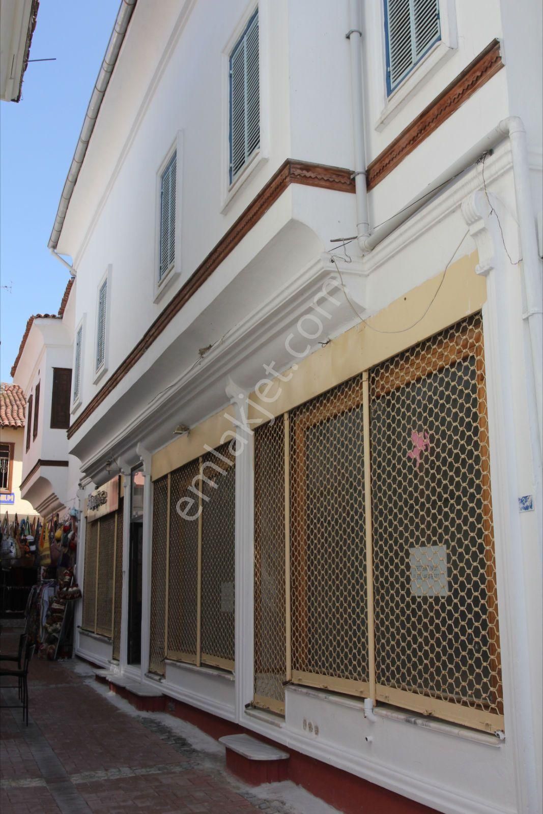 Doğa Gayrimenkul'den Ege Denizi Kıyısı Kuşadasının Merkezinde Kale Çarşısında Satılık 3 Katlı Bina - Görsel 5