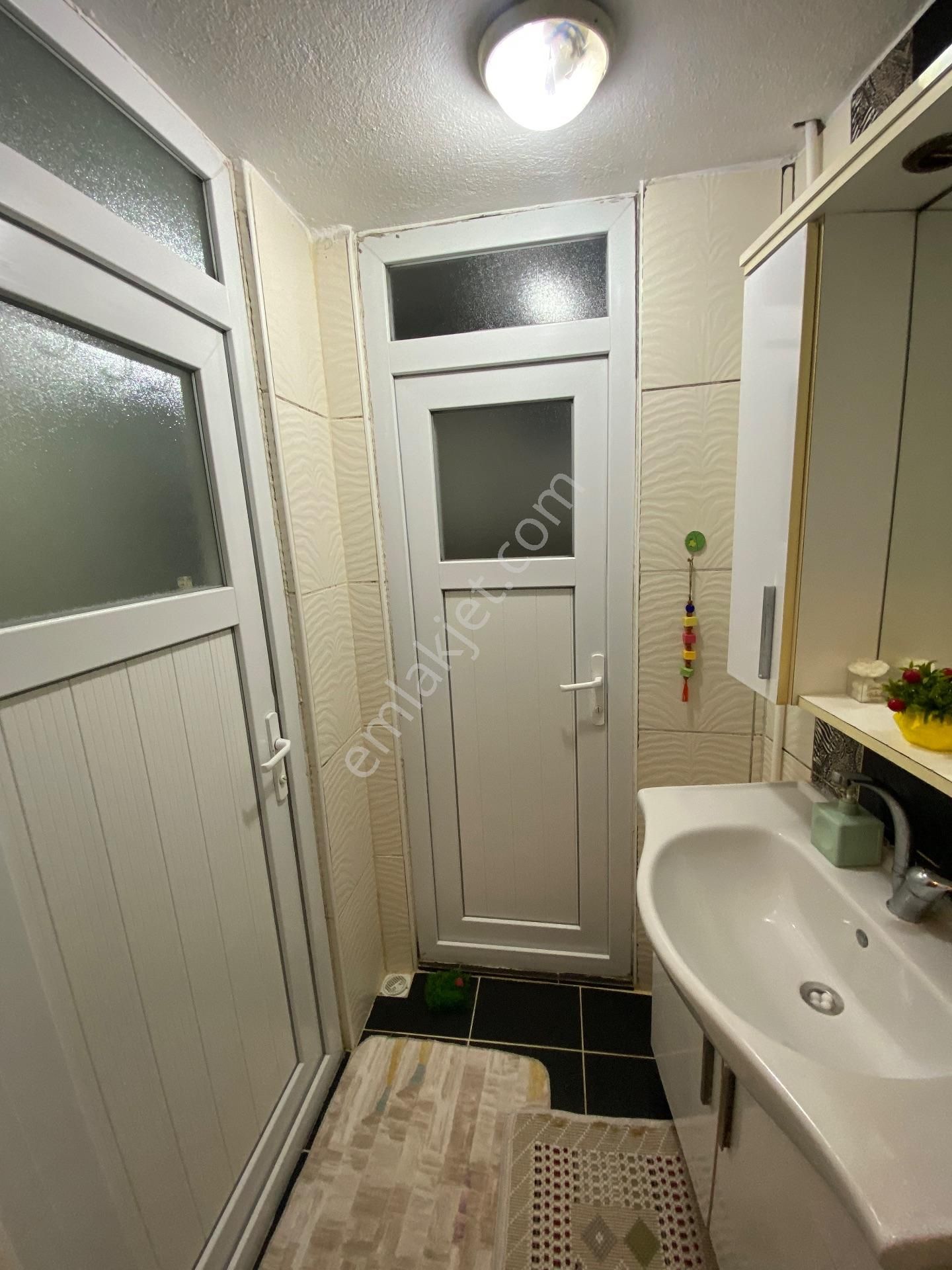 Yunuseli'de 3 Katlı, 3 Daireli Komple Satılık Müstakil Bina - Görsel 8