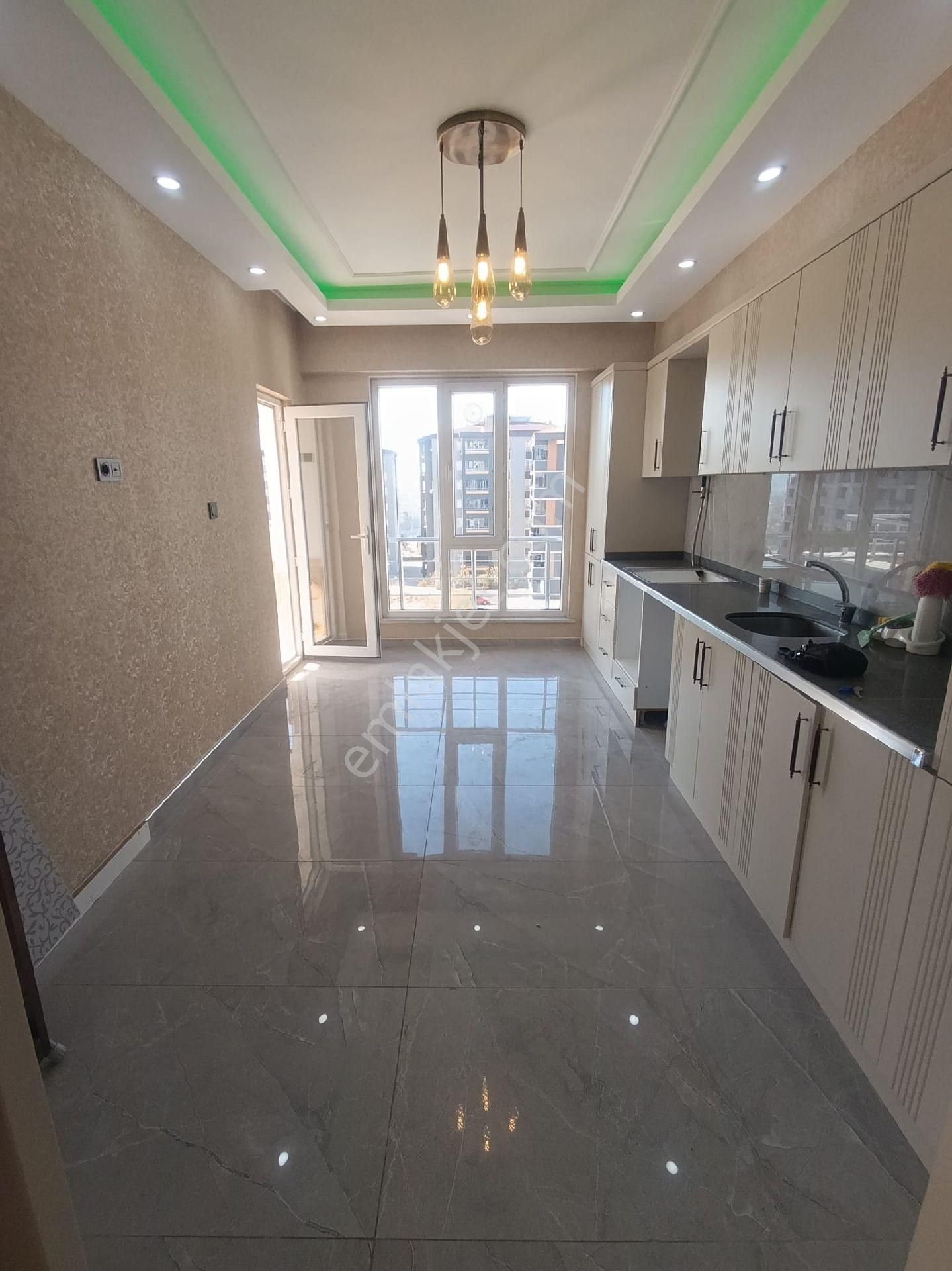 Gaziantep Şehitkamil De Abdulkadir Yüksel Devlet Hastanenin Yukarısında 29 Ekim Cüneyt Te - Görsel 2