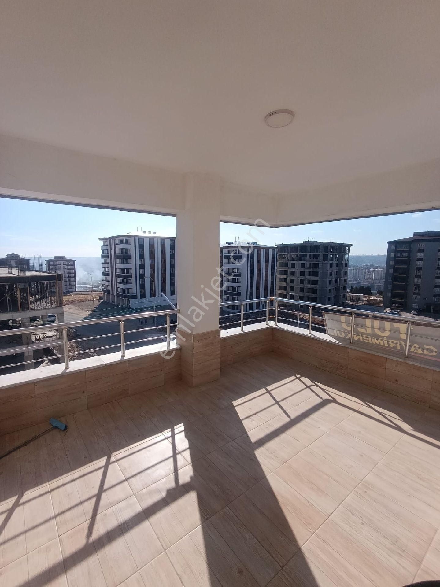 Gaziantep Şehitkamil De Abdulkadir Yüksel Devlet Hastanenin Yukarısında 29 Ekim Cüneyt Te - Görsel 12