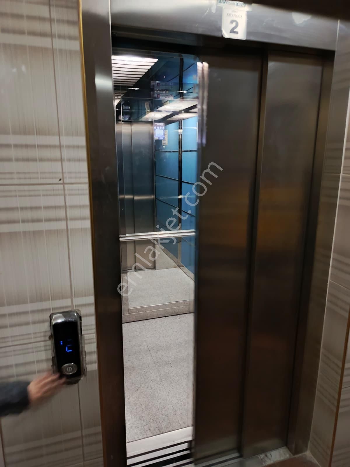 Erenlerin En Merkezi Yerinden Satılık 2+0 Daire - Görsel 6