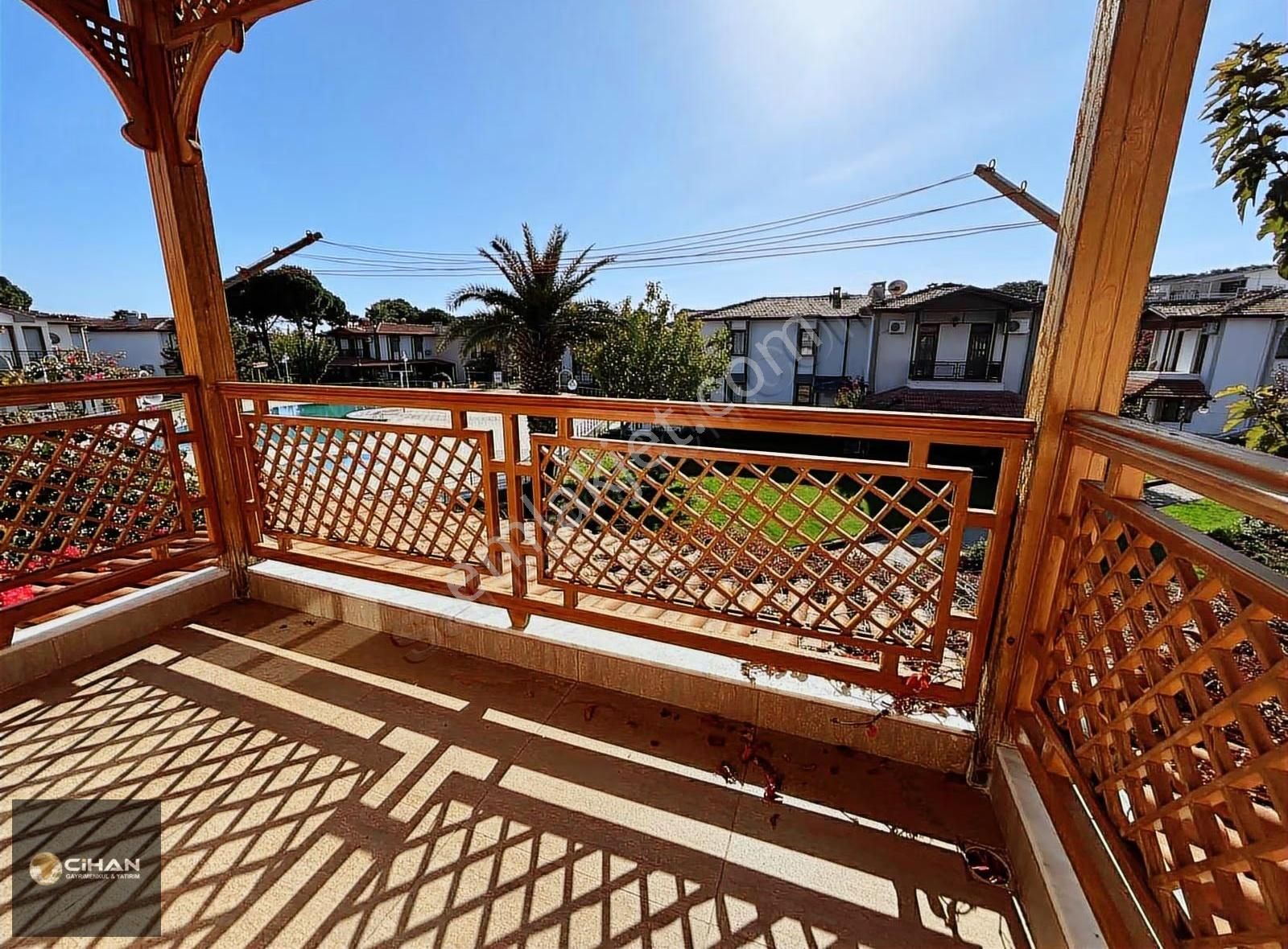 Ürkmez De Denize Sıfır Sitede Havuz Manzaralı Satılık Villa - Görsel 25