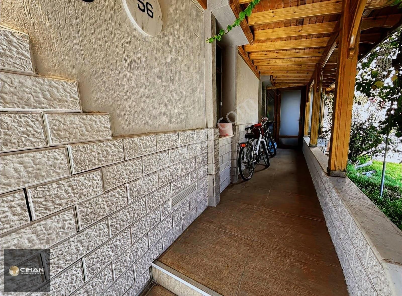 Ürkmez De Denize Sıfır Sitede Havuz Manzaralı Satılık Villa - Görsel 13