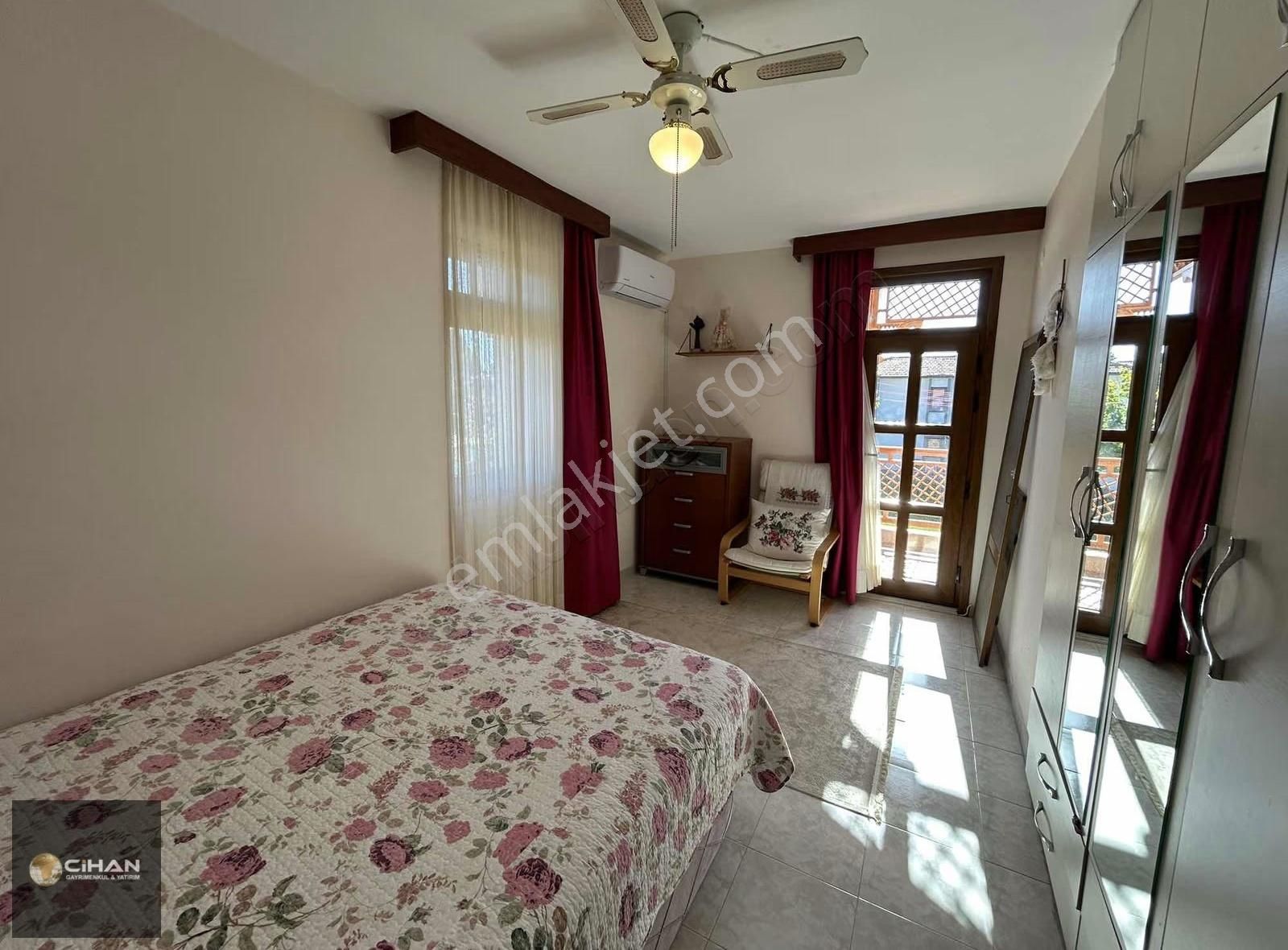 Ürkmez De Denize Sıfır Sitede Havuz Manzaralı Satılık Villa - Görsel 9