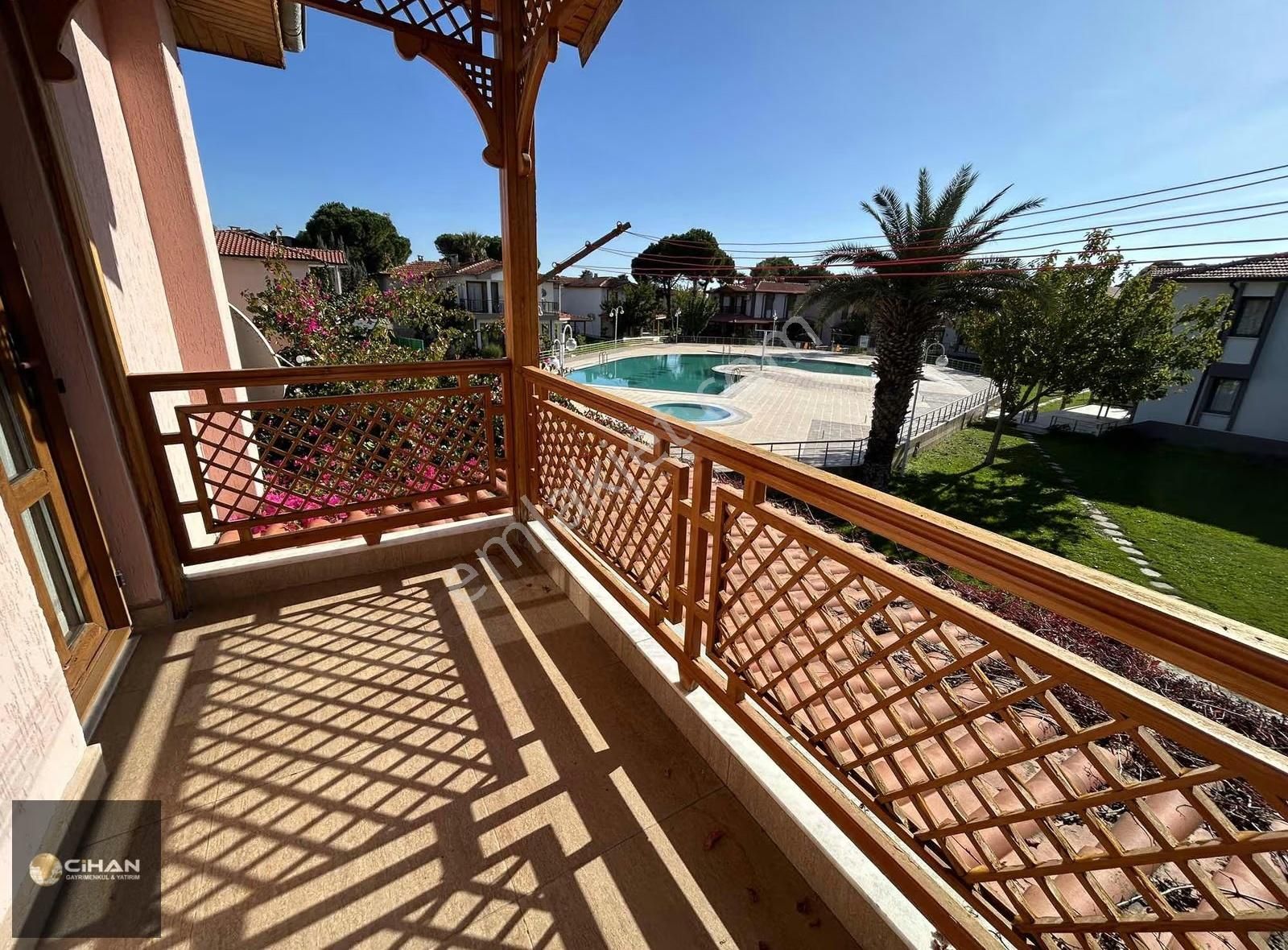 Ürkmez De Denize Sıfır Sitede Havuz Manzaralı Satılık Villa - Görsel 17