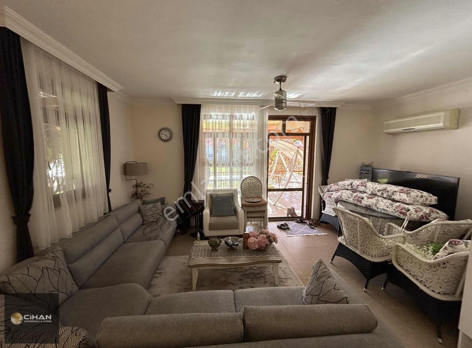 Ürkmez De Denize Sıfır Sitede Havuz Manzaralı Satılık Villa - Görsel 16