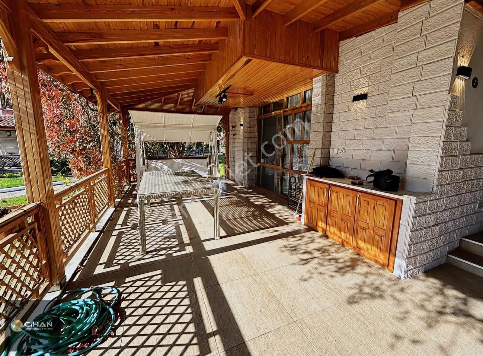 Ürkmez De Denize Sıfır Sitede Havuz Manzaralı Satılık Villa - Görsel 22