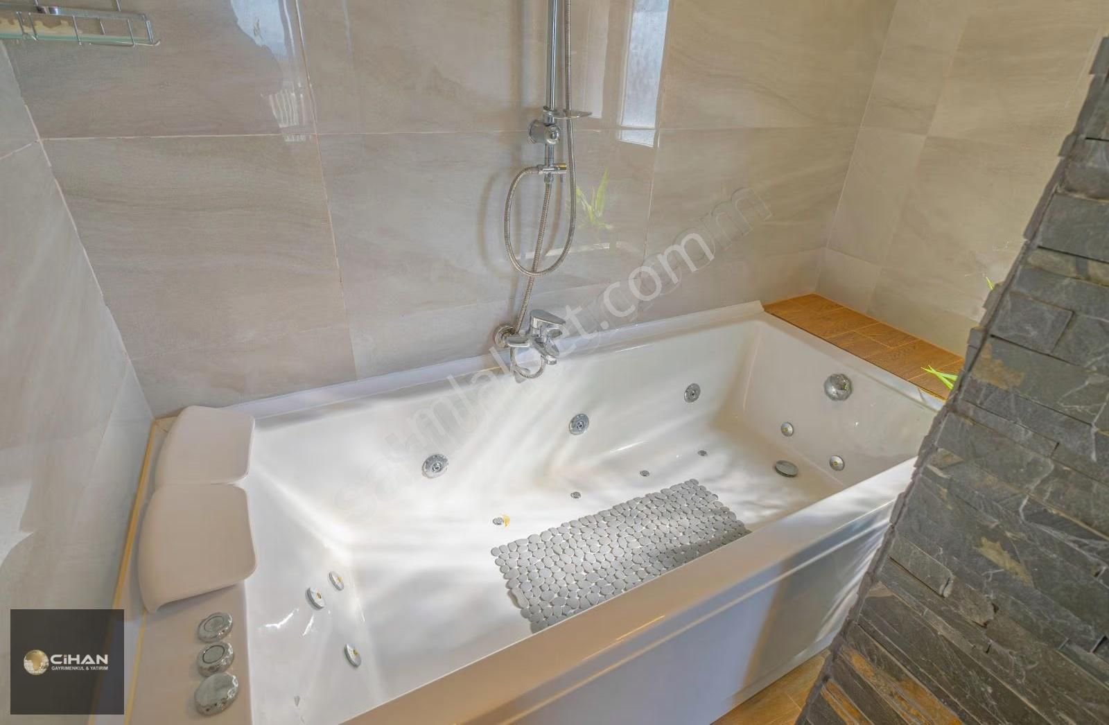 Kuşadası Karaova'da Tek Müstakil Özel Havuzlu 5+2 Villa - Görsel 10