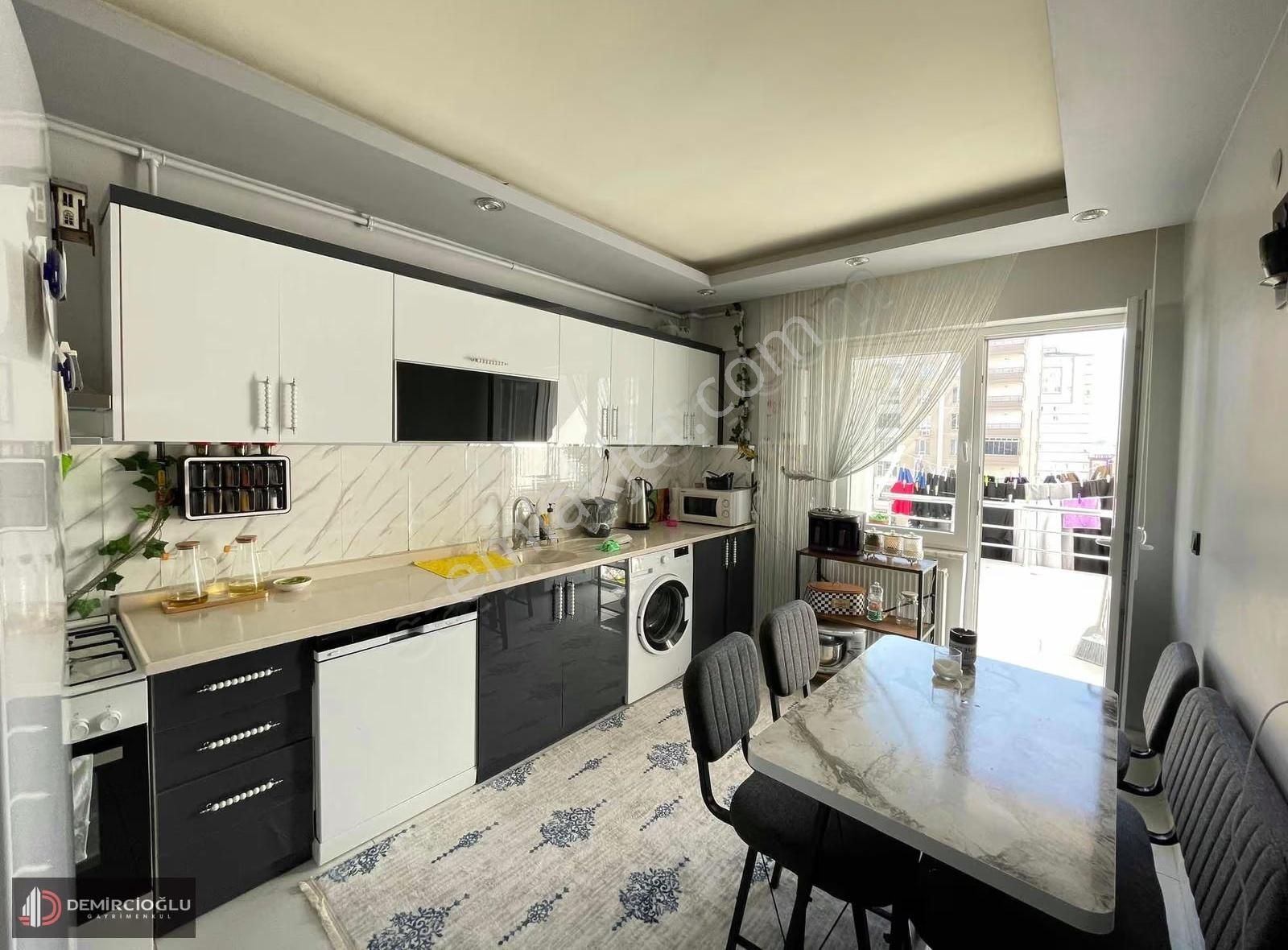 Anayurt. Meydanda. Masrafsız Yapsat Dairesi Acil - Görsel 14