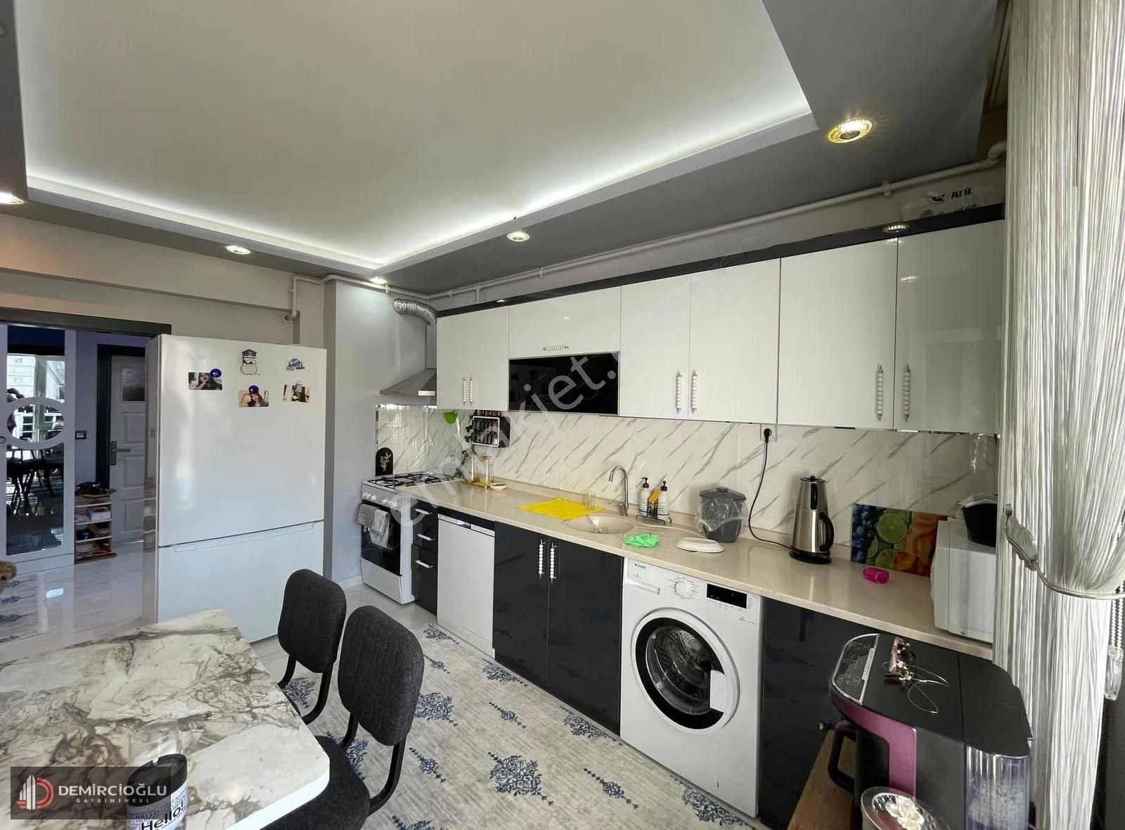 Anayurt. Meydanda. Masrafsız Yapsat Dairesi Acil - Görsel 2