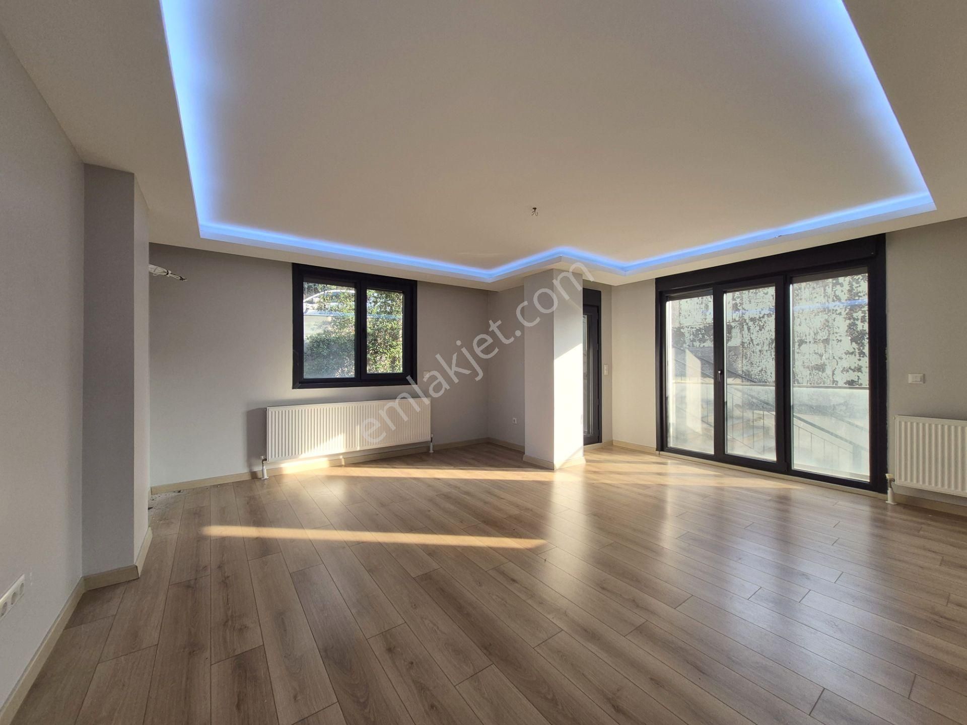 Gayrettepede Genç Binada 2+1 105 M2 1. Kat Kombili Asansörlü Kapalı Otopaklı Ebeveyn Banyolu Ferah