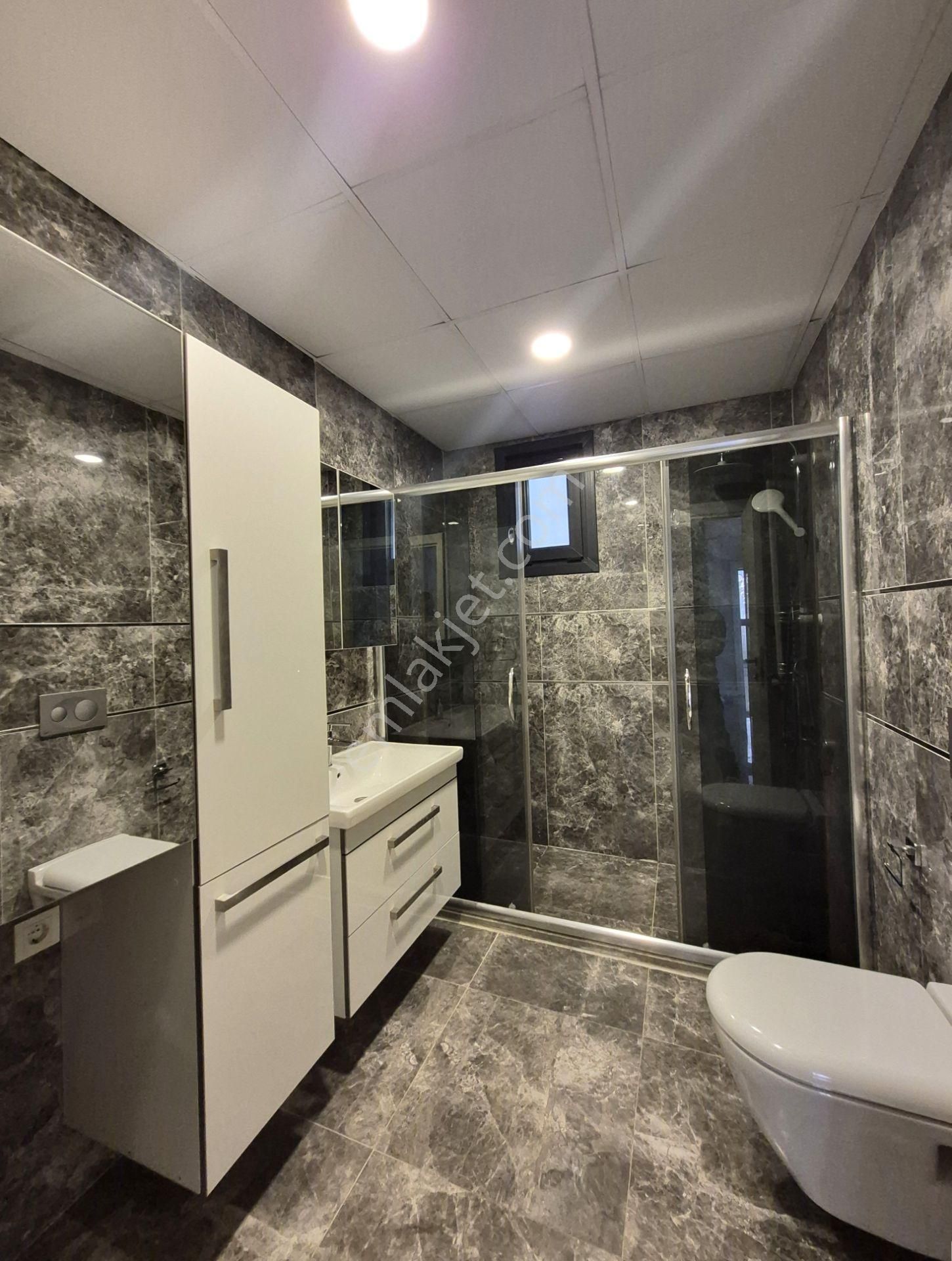 Gayrettepede Genç Binada 2+1 105 M2 1. Kat Kombili Asansörlü Kapalı Otopaklı Ebeveyn Banyolu Ferah - Görsel 25