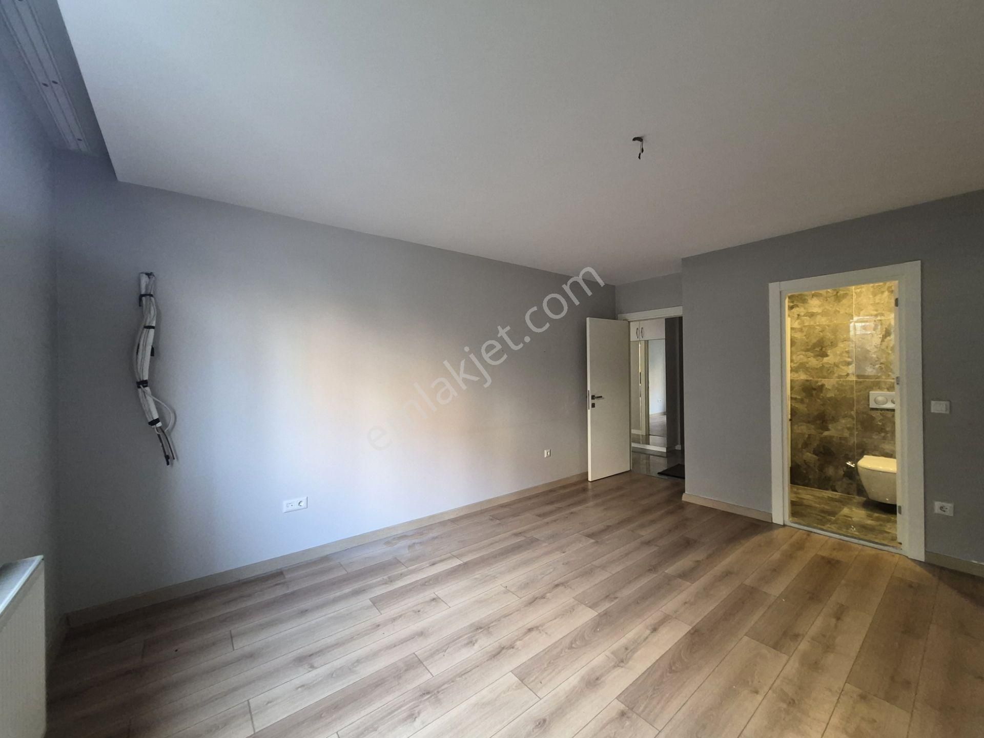 Gayrettepede Genç Binada 2+1 105 M2 1. Kat Kombili Asansörlü Kapalı Otopaklı Ebeveyn Banyolu Ferah - Görsel 13