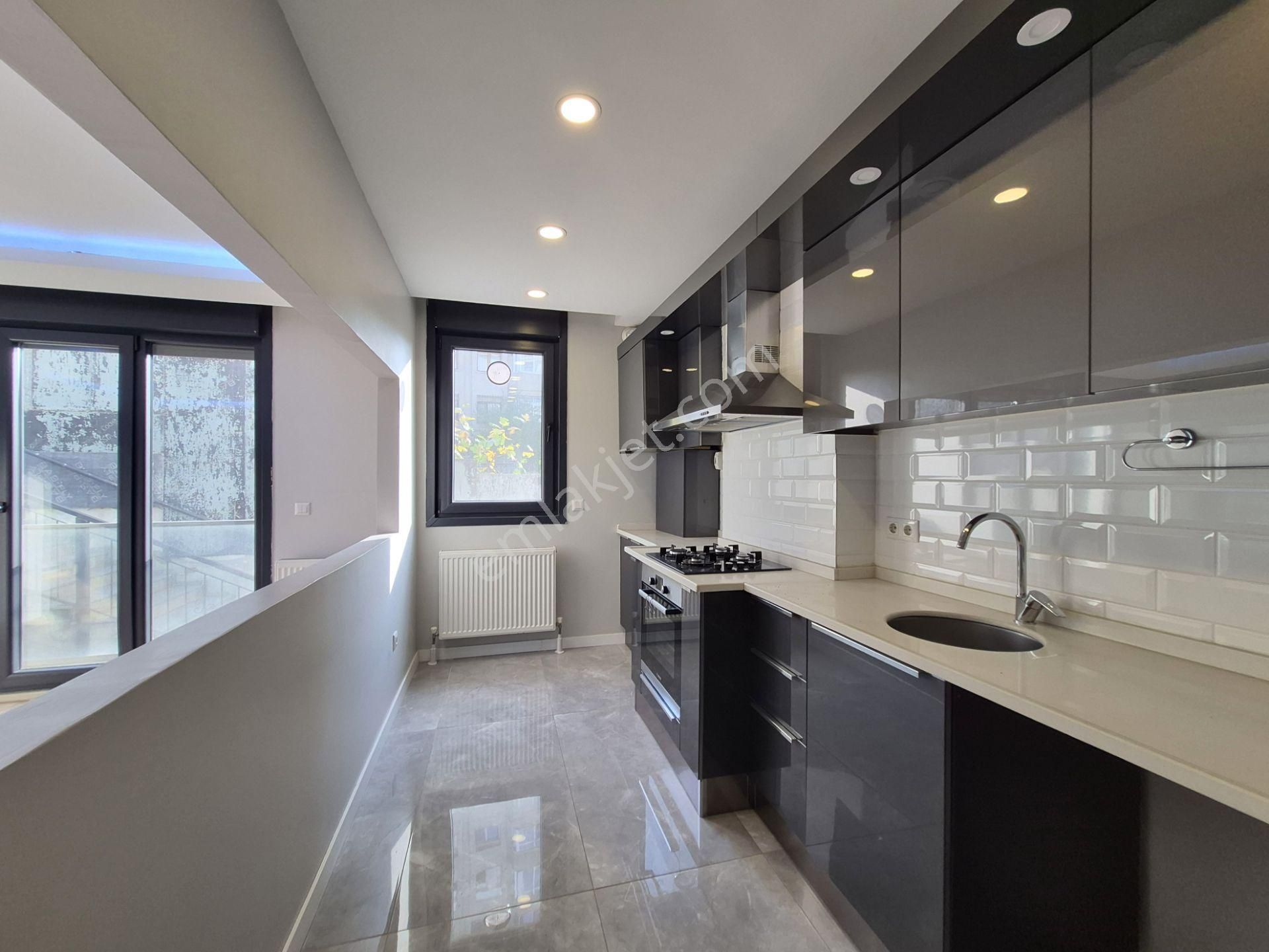 Gayrettepede Genç Binada 2+1 105 M2 1. Kat Kombili Asansörlü Kapalı Otopaklı Ebeveyn Banyolu Ferah - Görsel 21