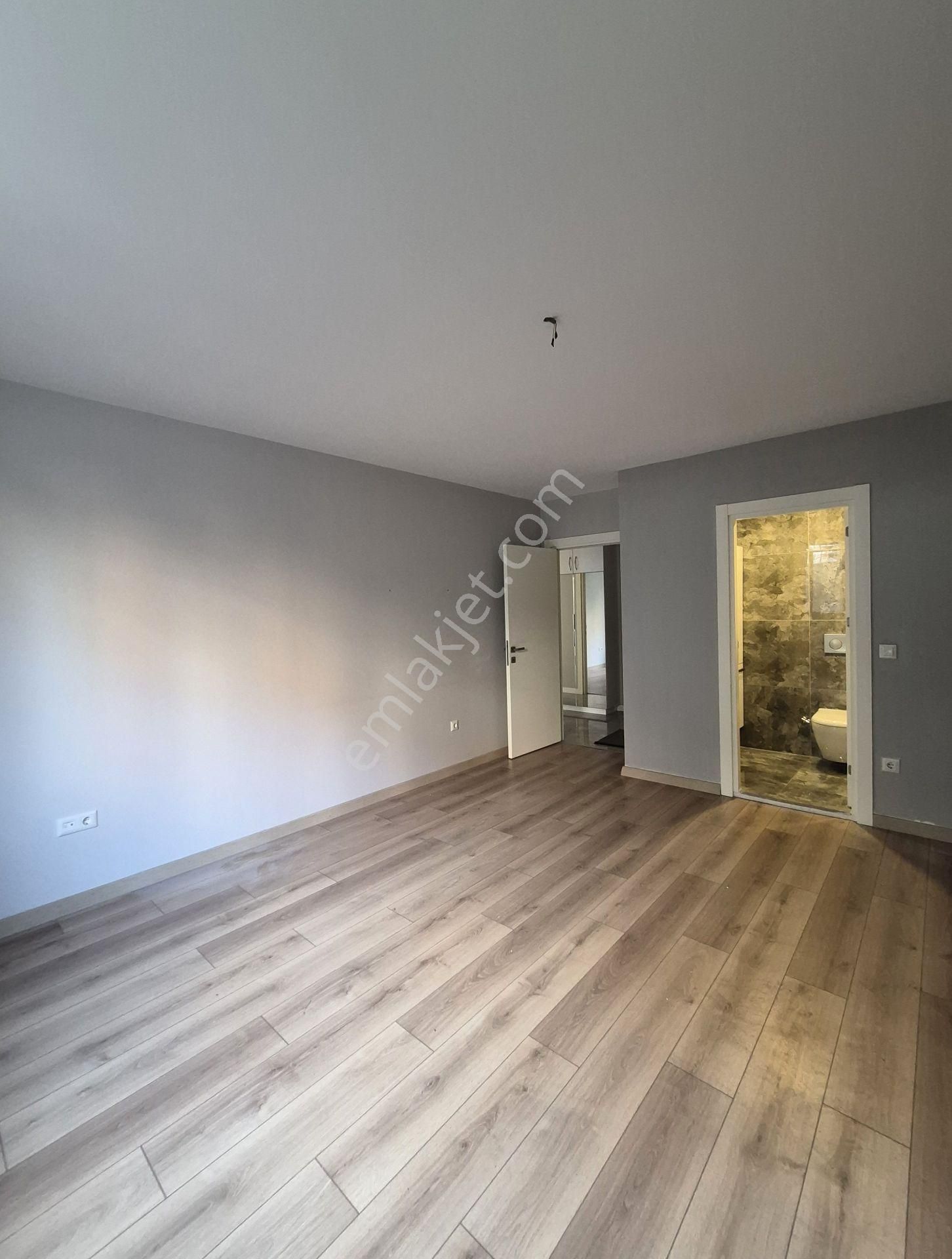 Gayrettepede Genç Binada 2+1 105 M2 1. Kat Kombili Asansörlü Kapalı Otopaklı Ebeveyn Banyolu Ferah - Görsel 14