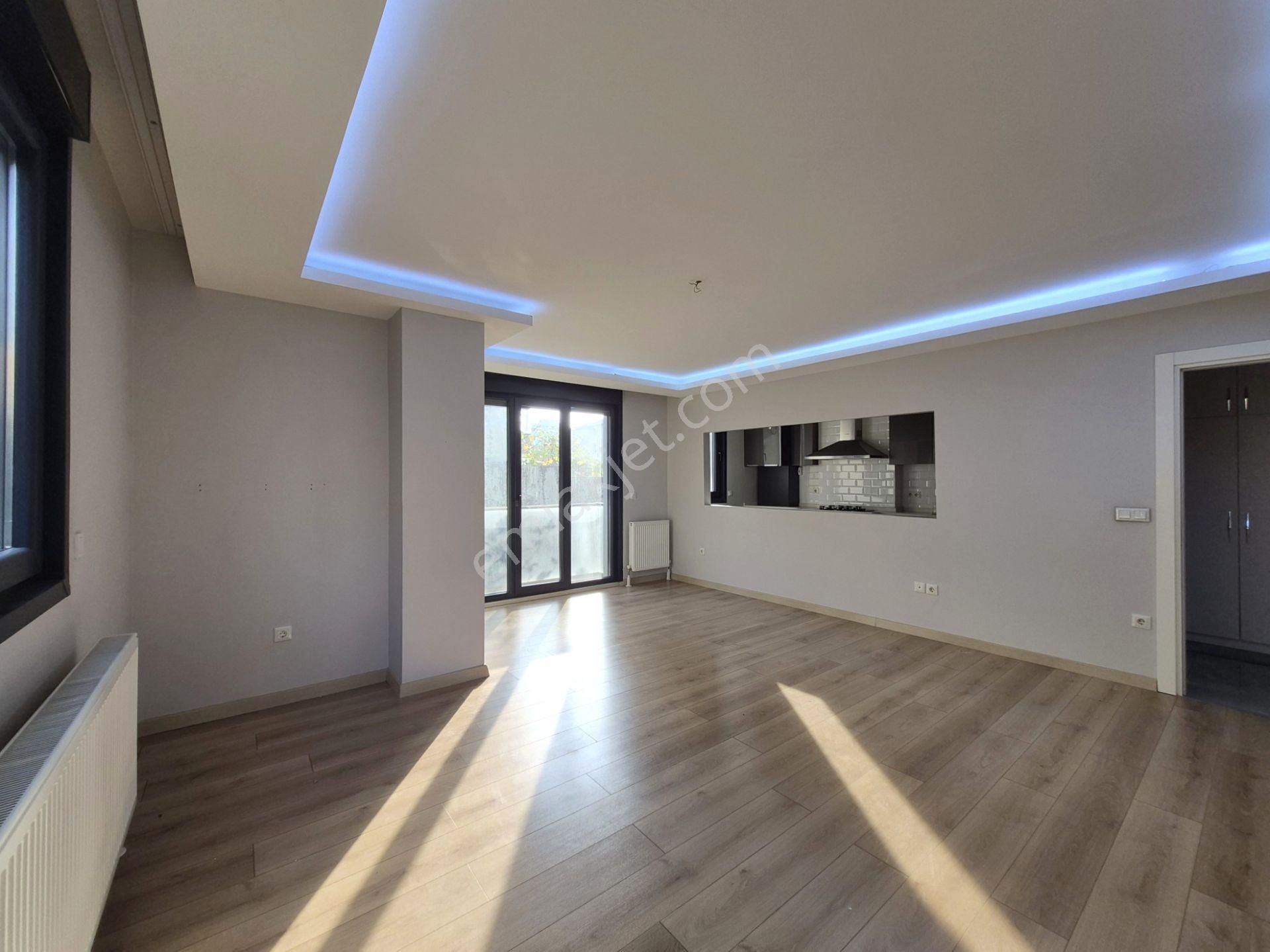 Gayrettepede Genç Binada 2+1 105 M2 1. Kat Kombili Asansörlü Kapalı Otopaklı Ebeveyn Banyolu Ferah - Görsel 3