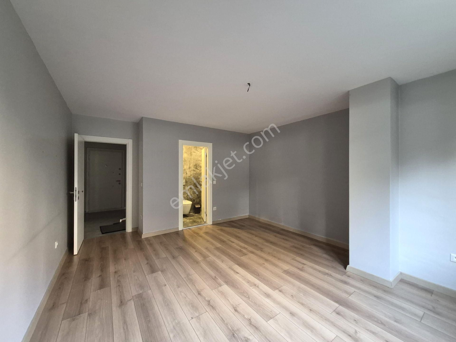 Gayrettepede Genç Binada 2+1 105 M2 1. Kat Kombili Asansörlü Kapalı Otopaklı Ebeveyn Banyolu Ferah - Görsel 15