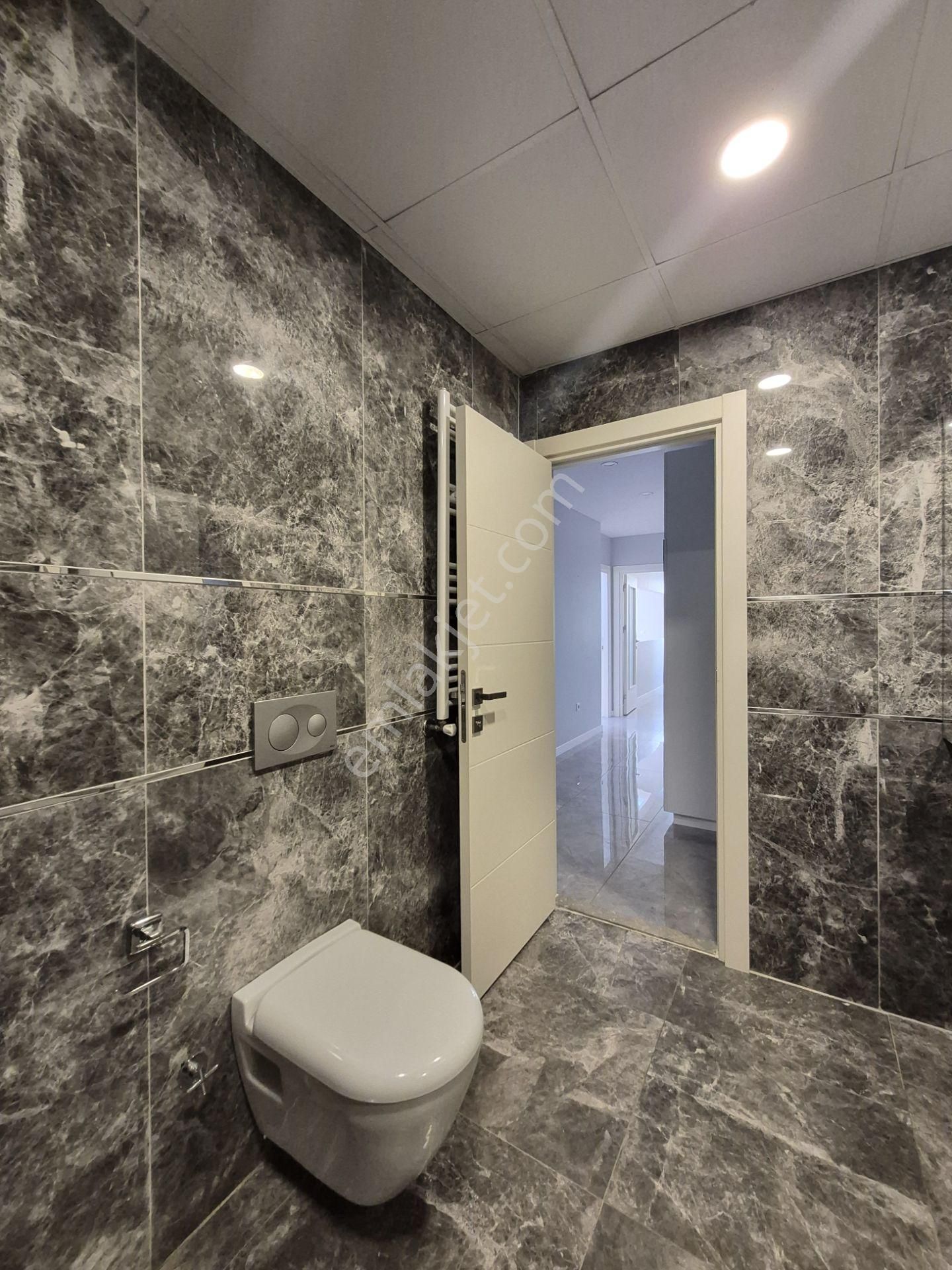 Gayrettepede Genç Binada 2+1 105 M2 1. Kat Kombili Asansörlü Kapalı Otopaklı Ebeveyn Banyolu Ferah - Görsel 27