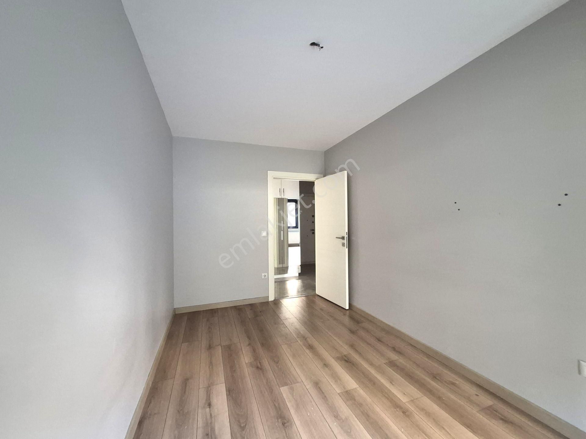 Gayrettepede Genç Binada 2+1 105 M2 1. Kat Kombili Asansörlü Kapalı Otopaklı Ebeveyn Banyolu Ferah - Görsel 19