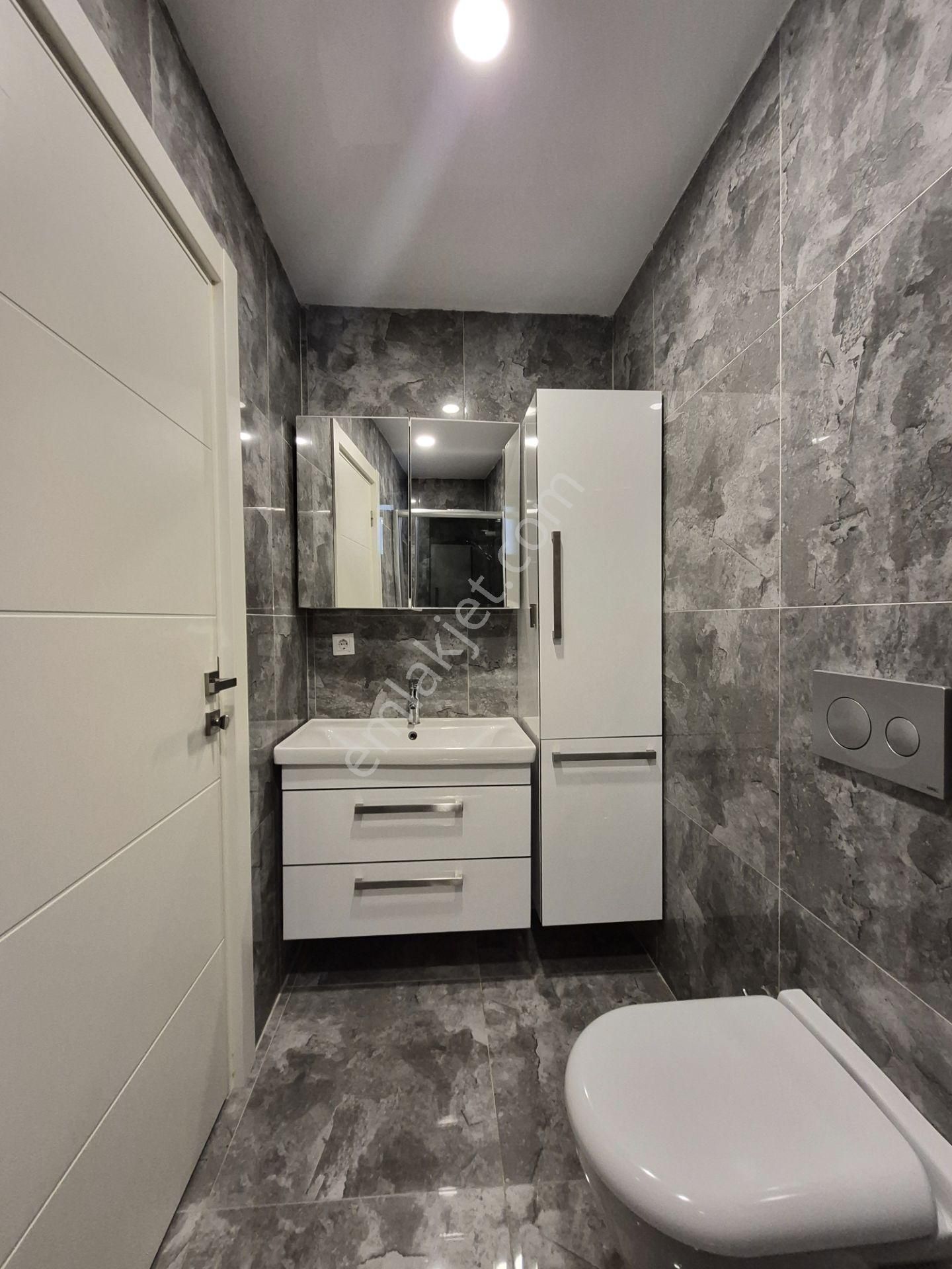 Gayrettepede Genç Binada 2+1 105 M2 1. Kat Kombili Asansörlü Kapalı Otopaklı Ebeveyn Banyolu Ferah - Görsel 30