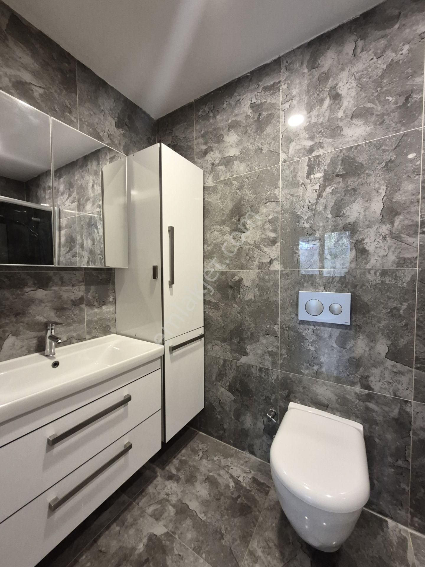 Gayrettepede Genç Binada 2+1 105 M2 1. Kat Kombili Asansörlü Kapalı Otopaklı Ebeveyn Banyolu Ferah - Görsel 28