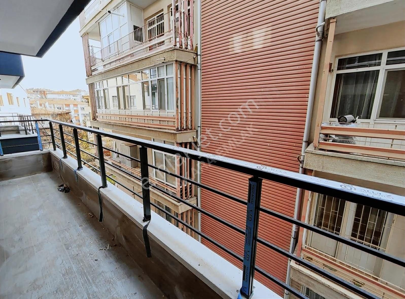 Ankara Emlaktan Esatta Yeni Bina Arakat Kapalı Garaj 2+1 Satılık - Görsel 4