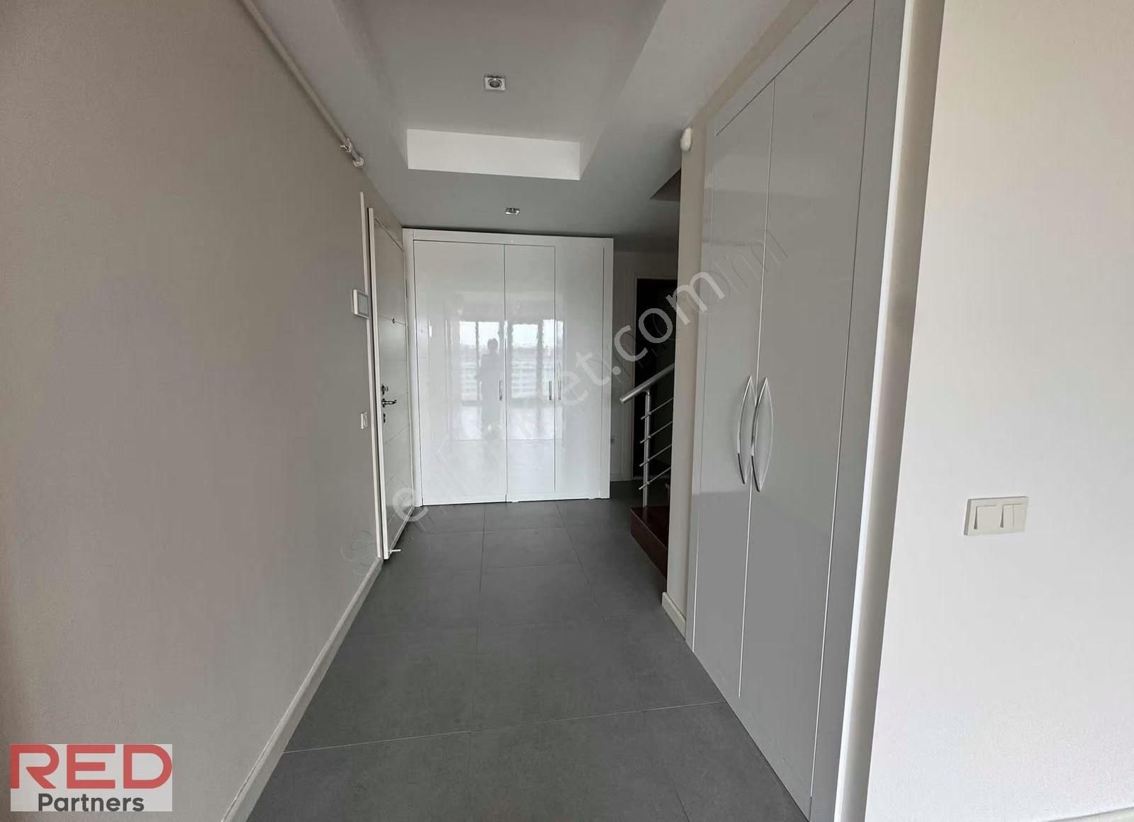 Sinpaş Liva Turkuaz'da 240 M2 Teraslı 3,5+1 Dubleks Kiralık - Görsel 2