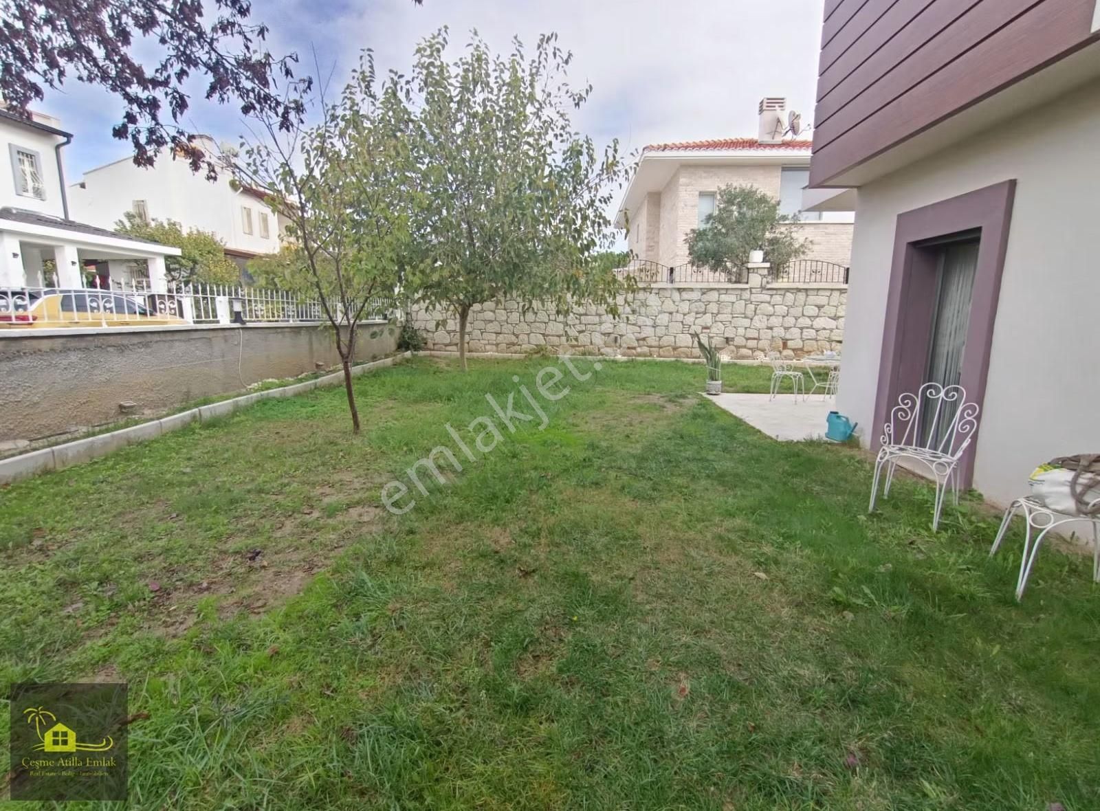 Çeşme Merkez'de Satılık Tam Müstakil 390m2 Arsa İçinde Villa - Görsel 3