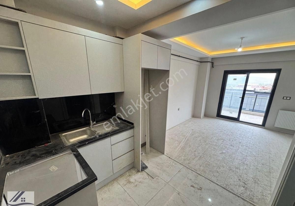 Bornova Kızılay Mahallesinde Site İçi 1+1 Lüks Arakat Asansörlü Otoparklı Satılık - Görsel 6